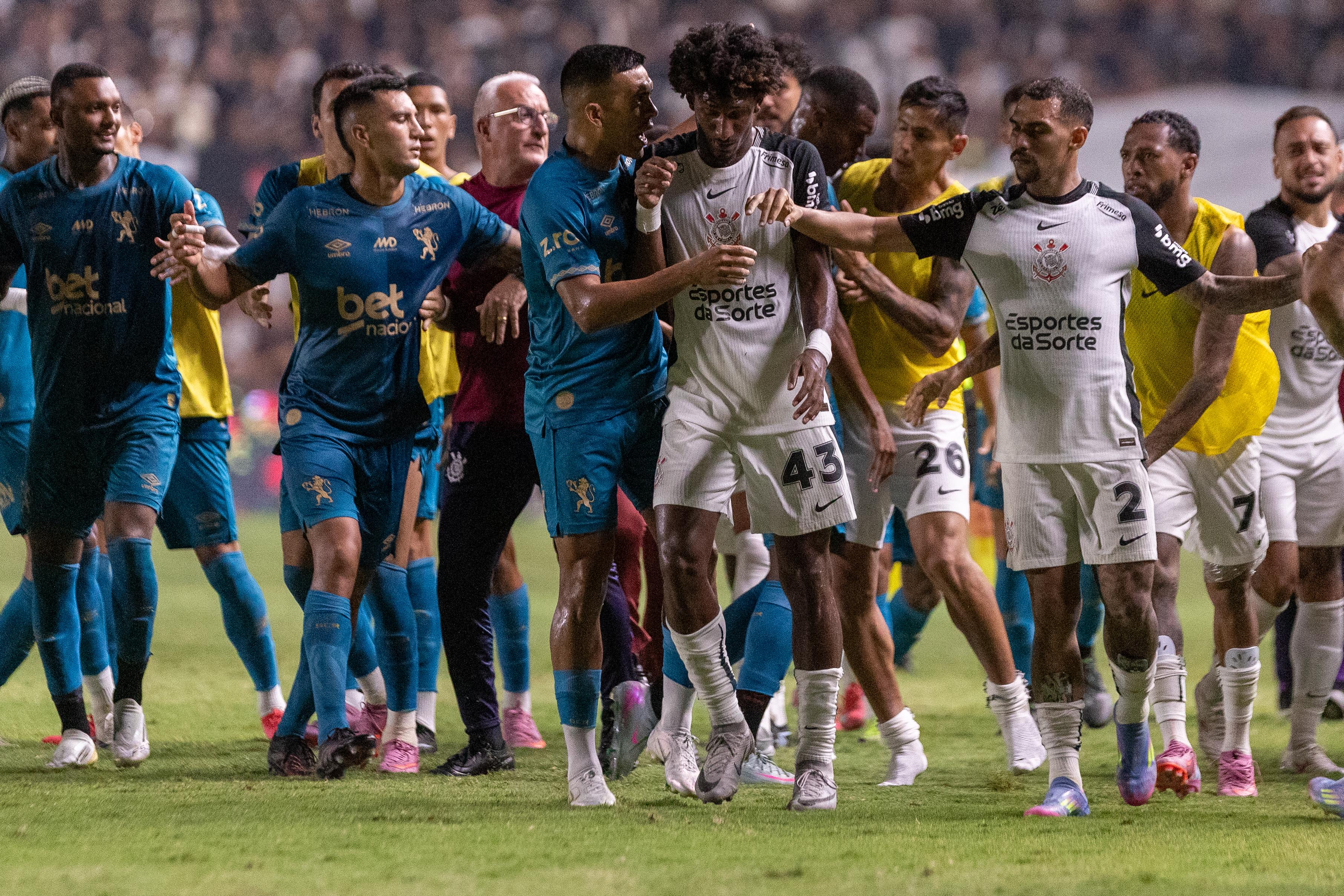 TUMULTO NO JOGO! Sport e Corinthians terminam em confusão com expulsões de dois atletas