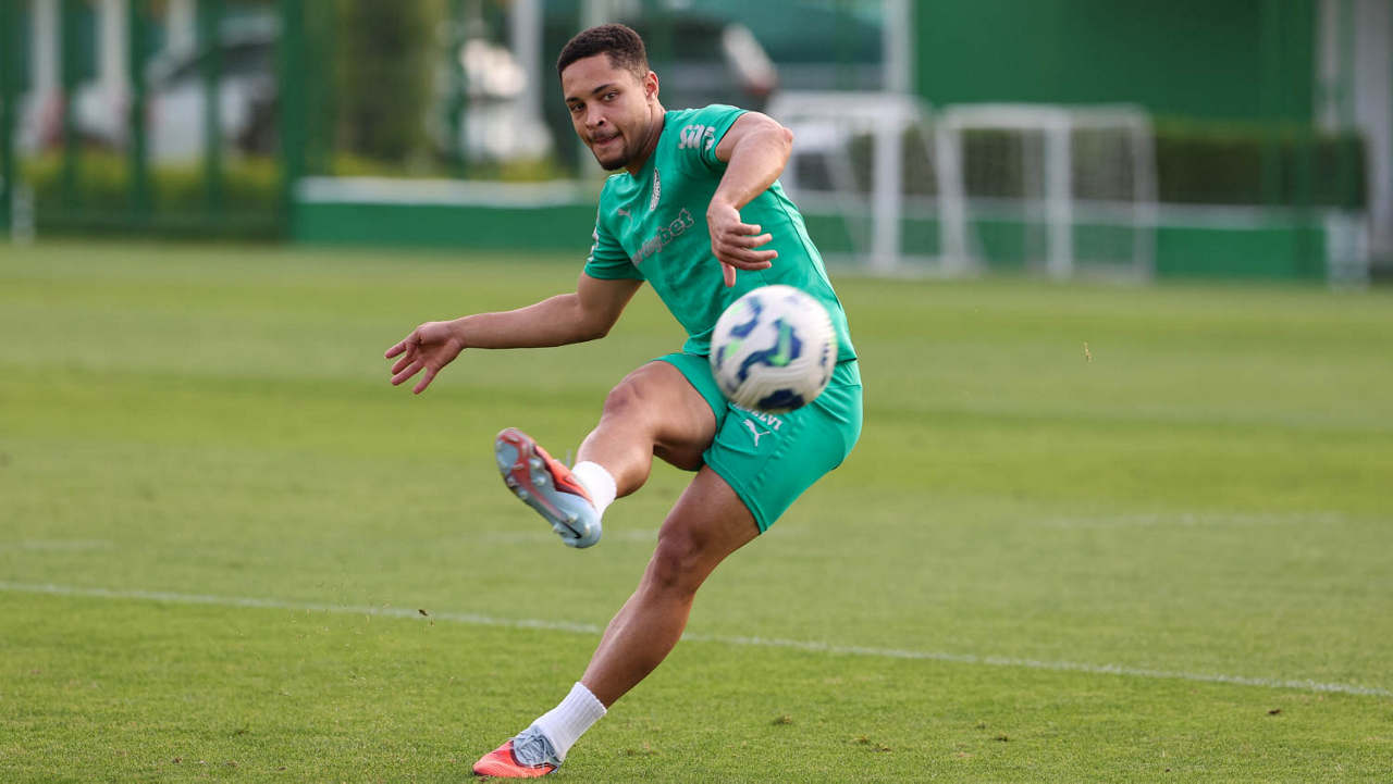 Vitor Roque comenta sobre calendário difícil e antecipa confronto com o Vasco