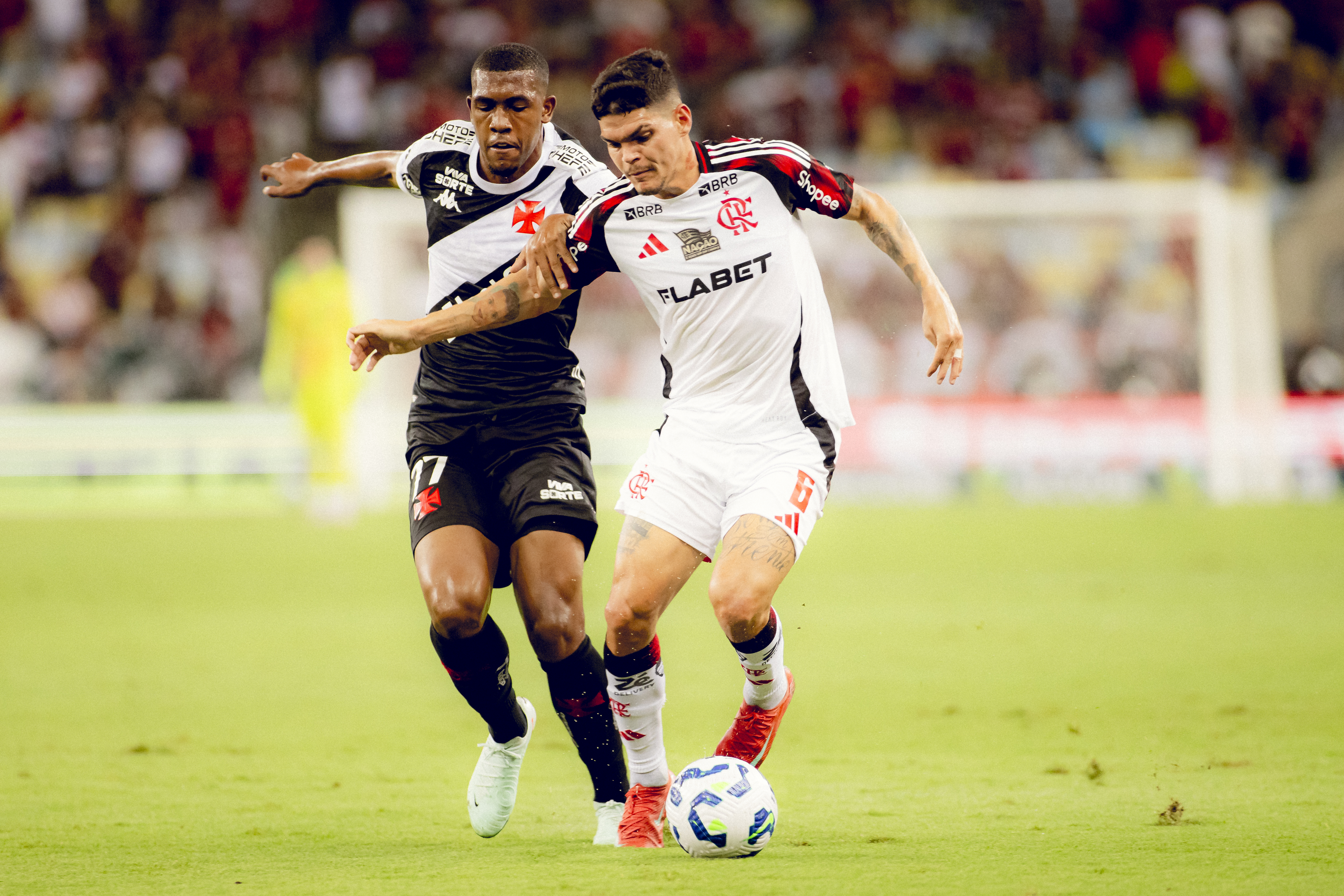 Flamengo enfrenta Vasco pelo Brasileirão: transmissão, estatísticas, histórico e escalações