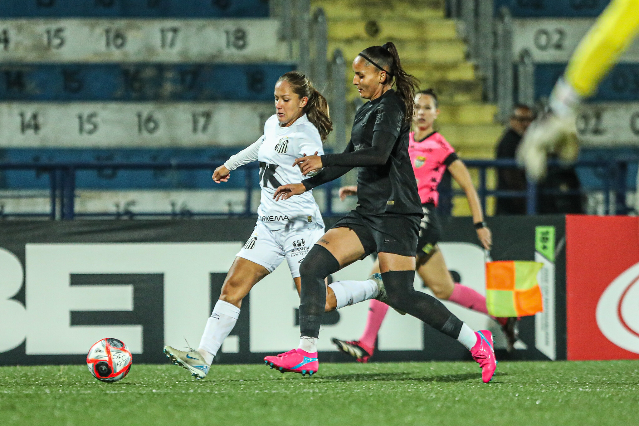 Corinthians anuncia venda de ingressos para o Clássico Alvinegro feminino contra o Santos