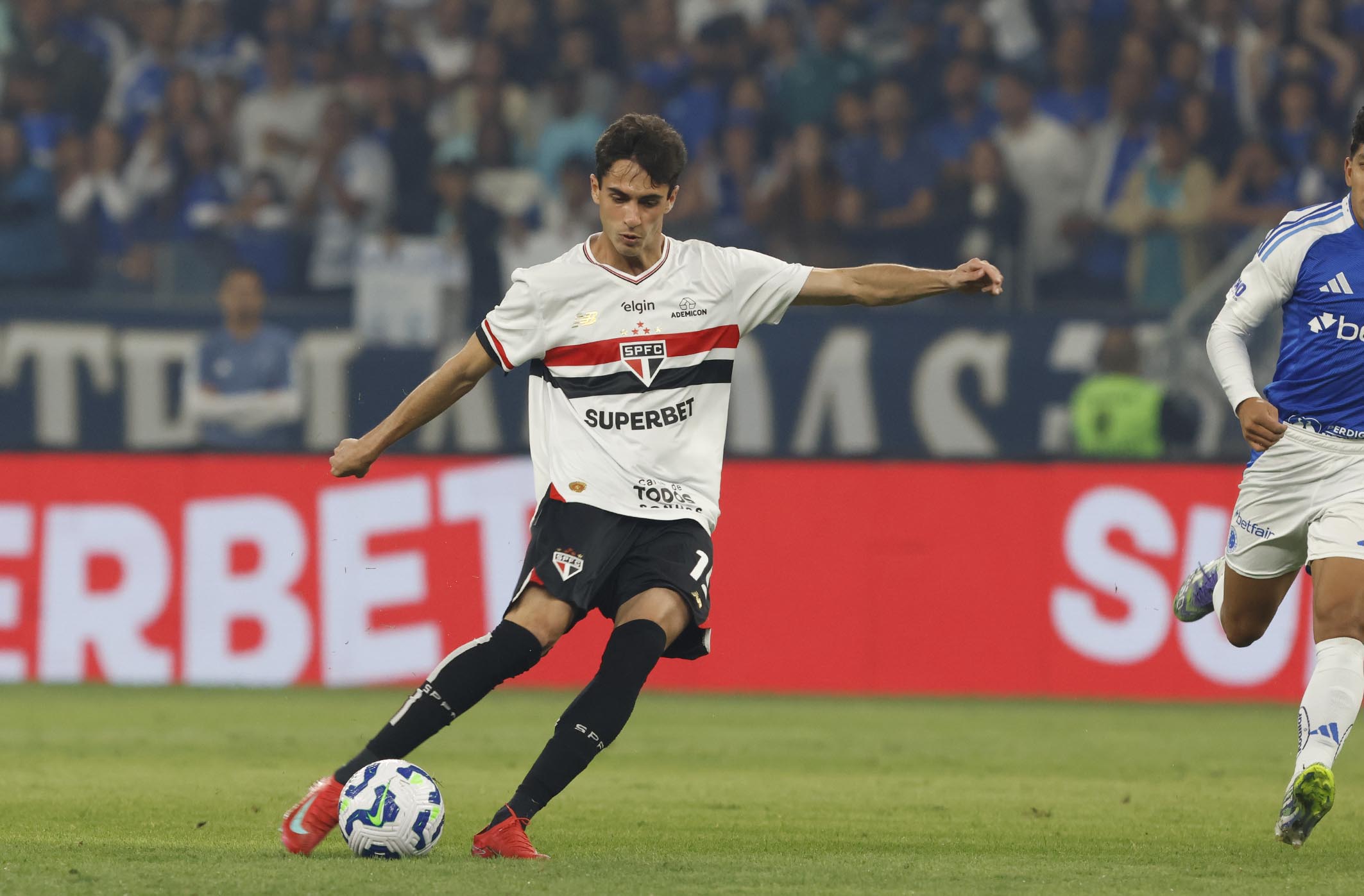 Com DM cheio, São Paulo tem mais da metade do banco composto por atletas da base nos últimos jogos