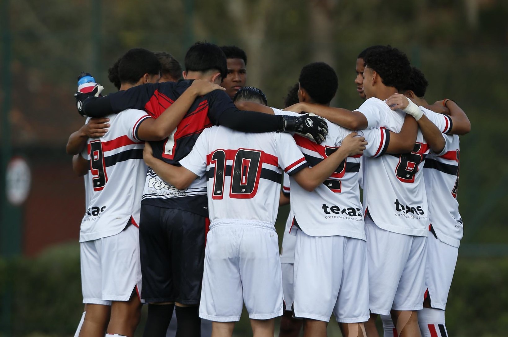 Flamengo e São Paulo se enfrentam pelo Brasileirão sub-17; saiba onde assistir