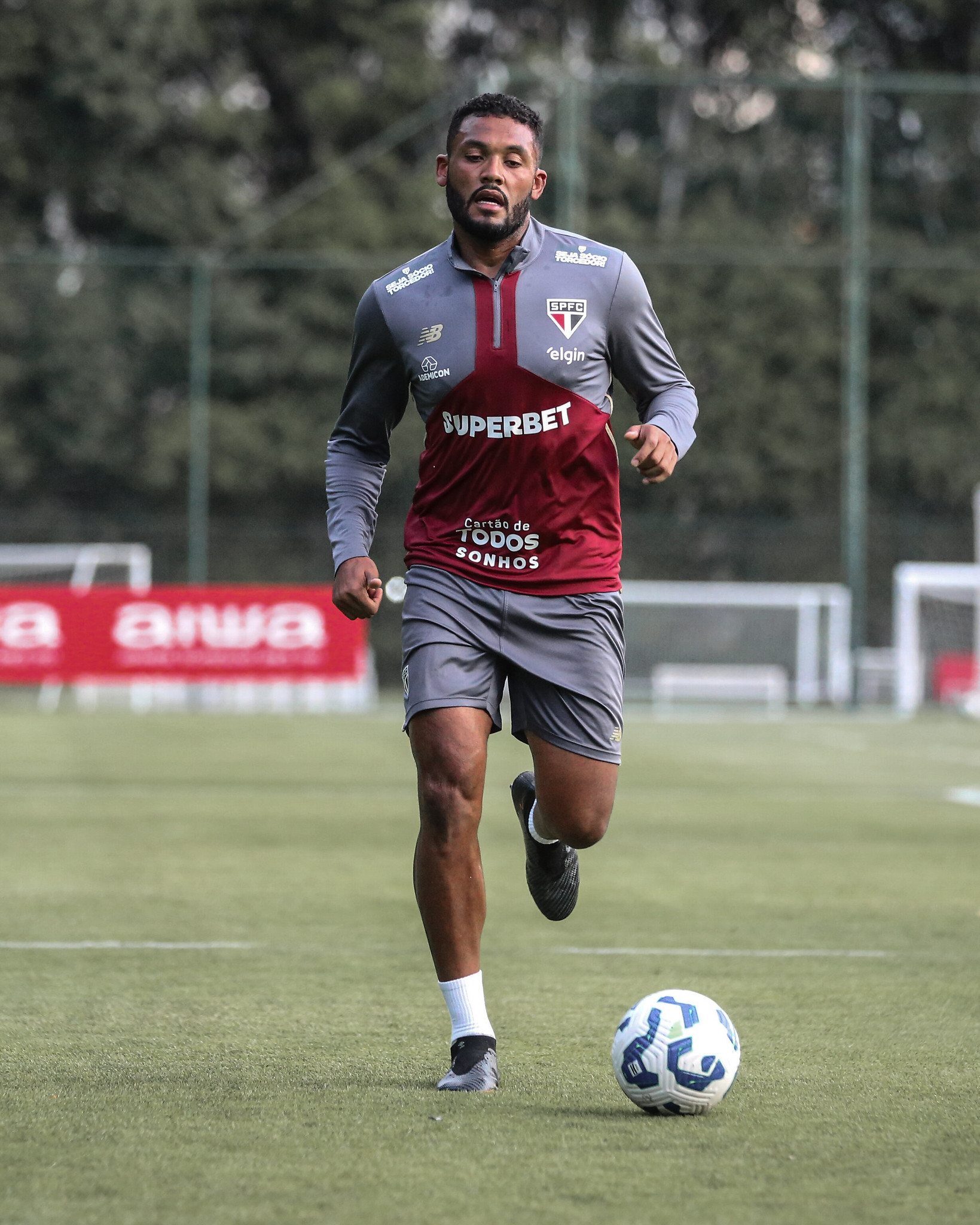 Sabino conquista Crespo e vive maior sequência como titular no São Paulo
