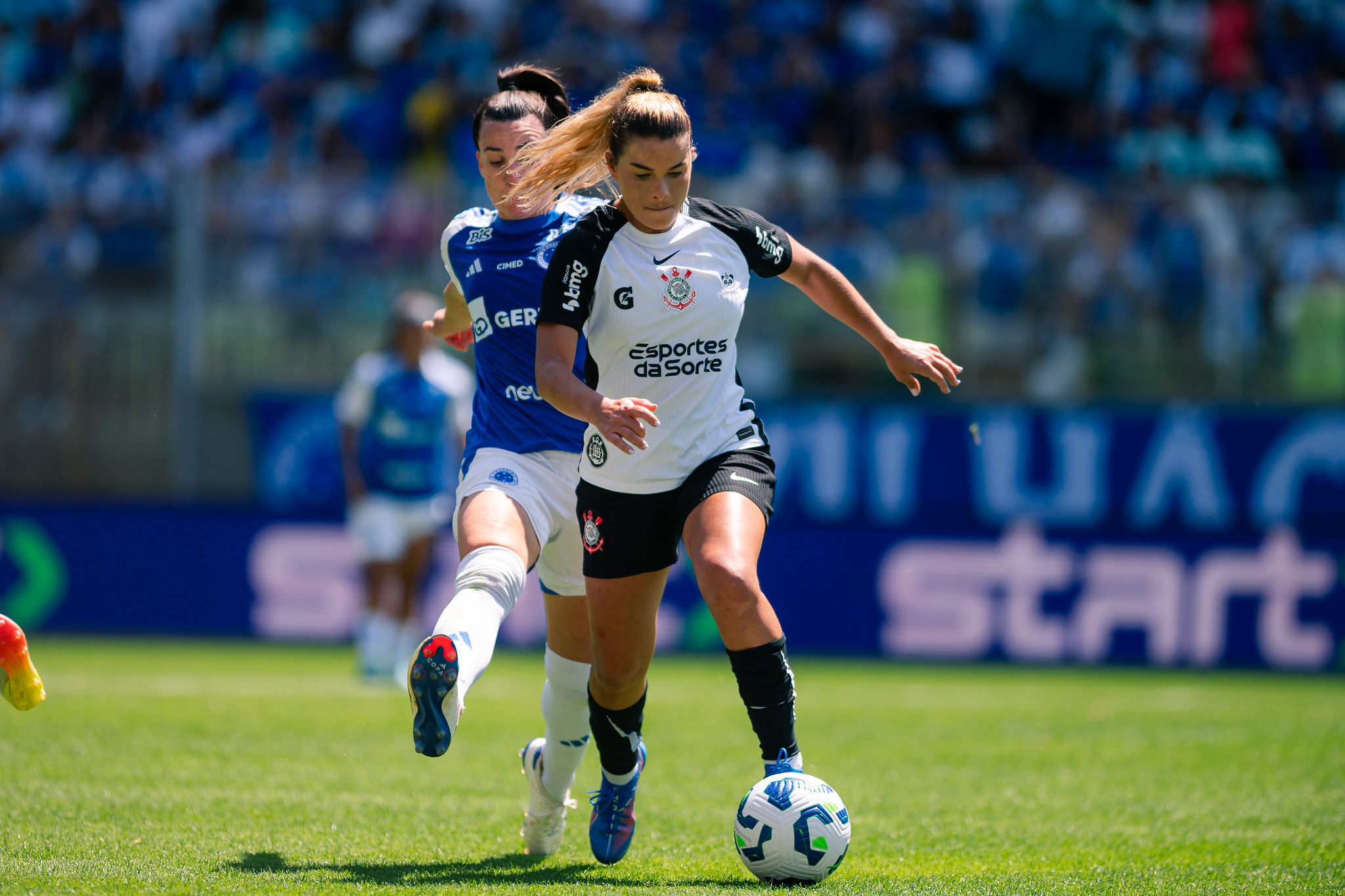 Cruzeiro e Corinthians: confronto emocionante no Brasileirão feminino em fotos