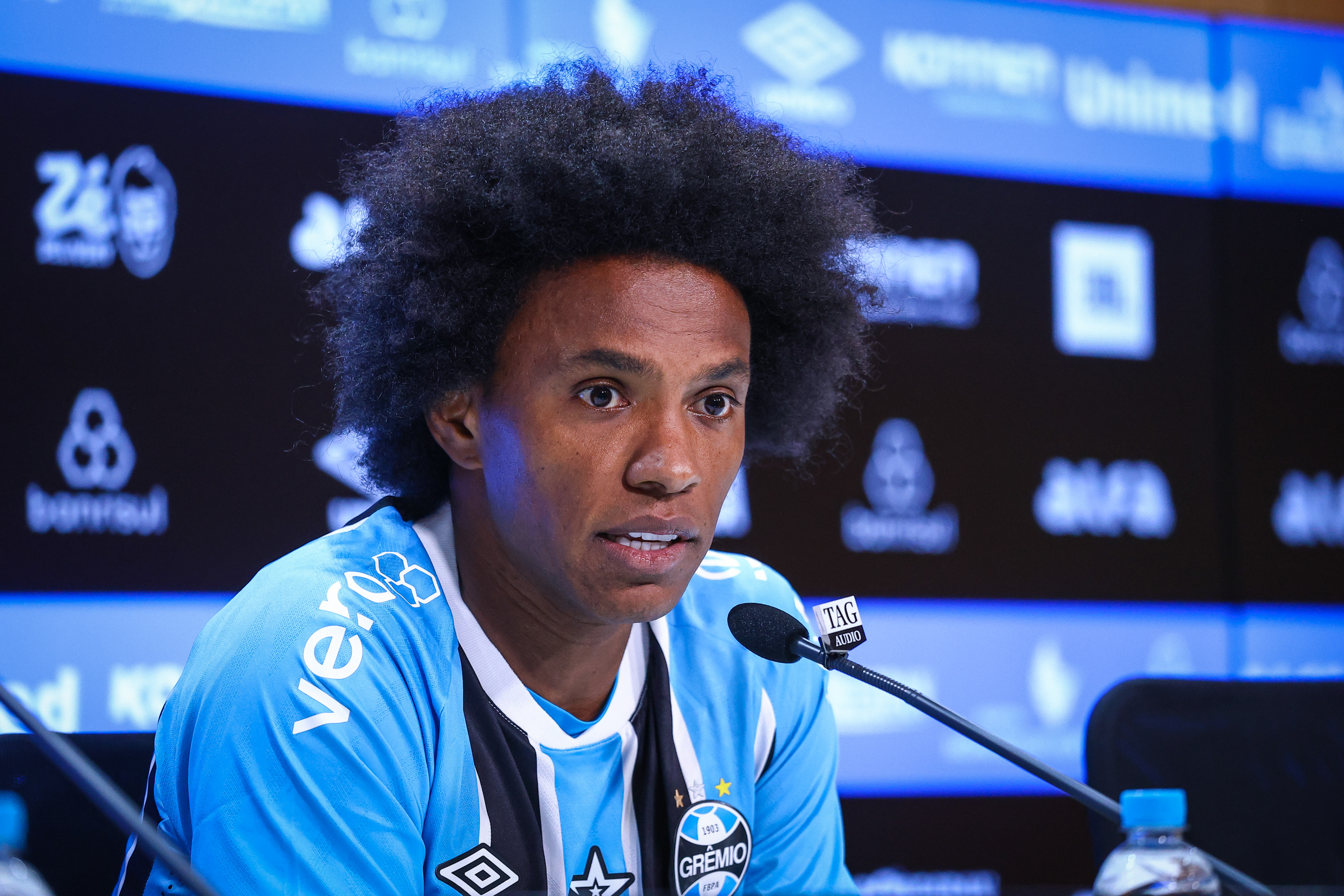 Apresentado no Grêmio, Willian comenta saída do Corinthians e revela 