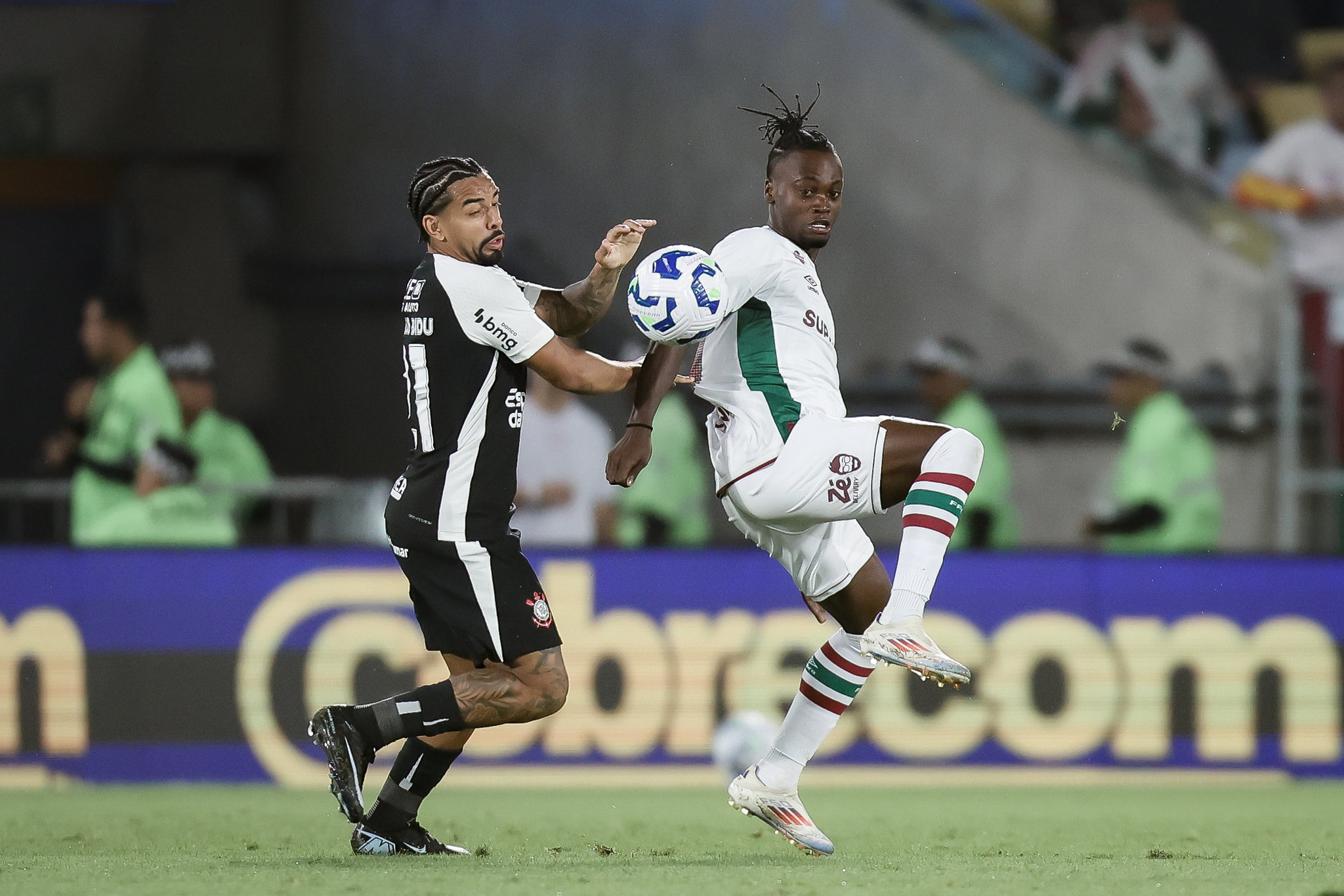 Corinthians conquista vitória no Maracanã contra o Fluminense com gol decisivo