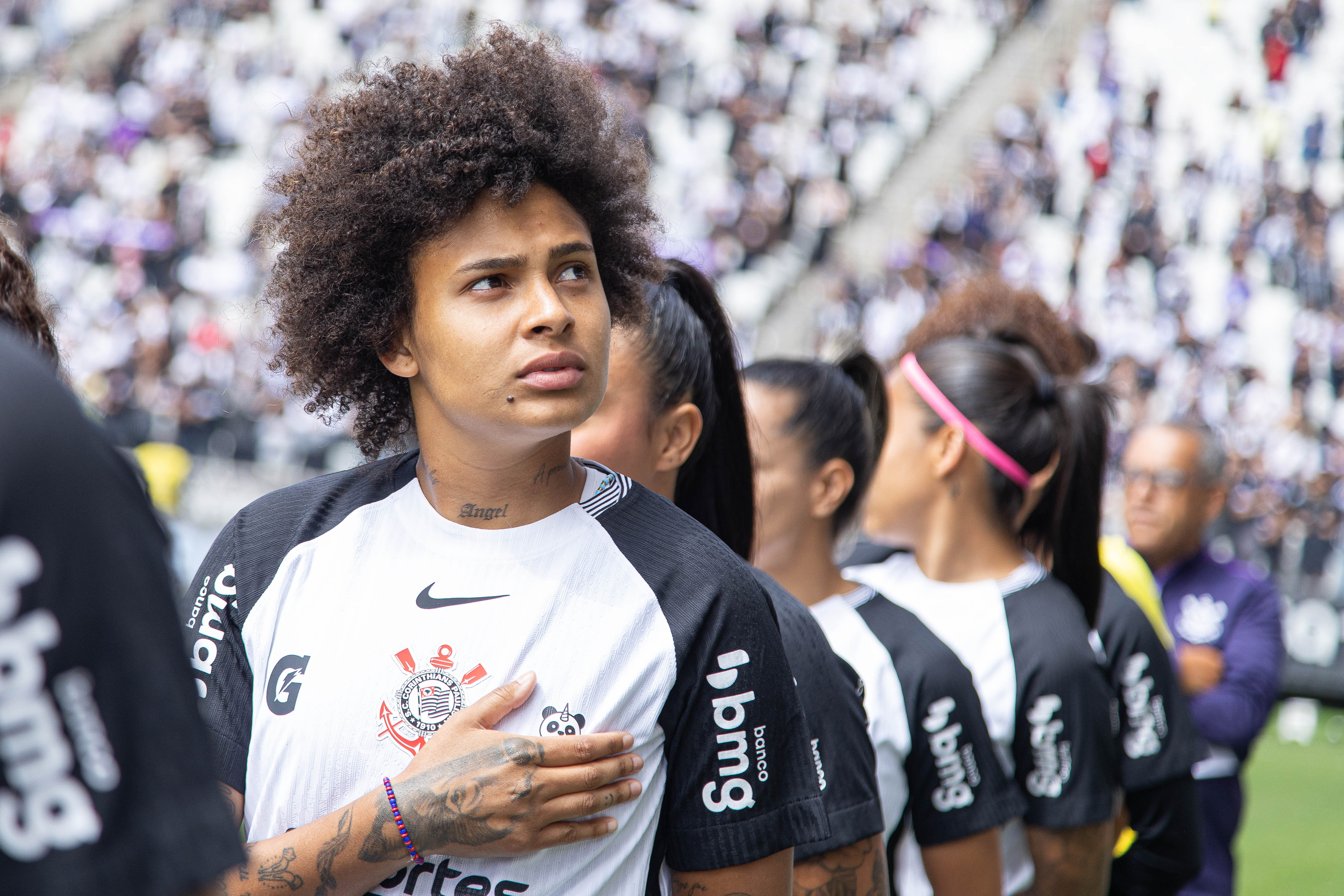 Corinthians negocia transferência de estrela do time feminino para o PSG