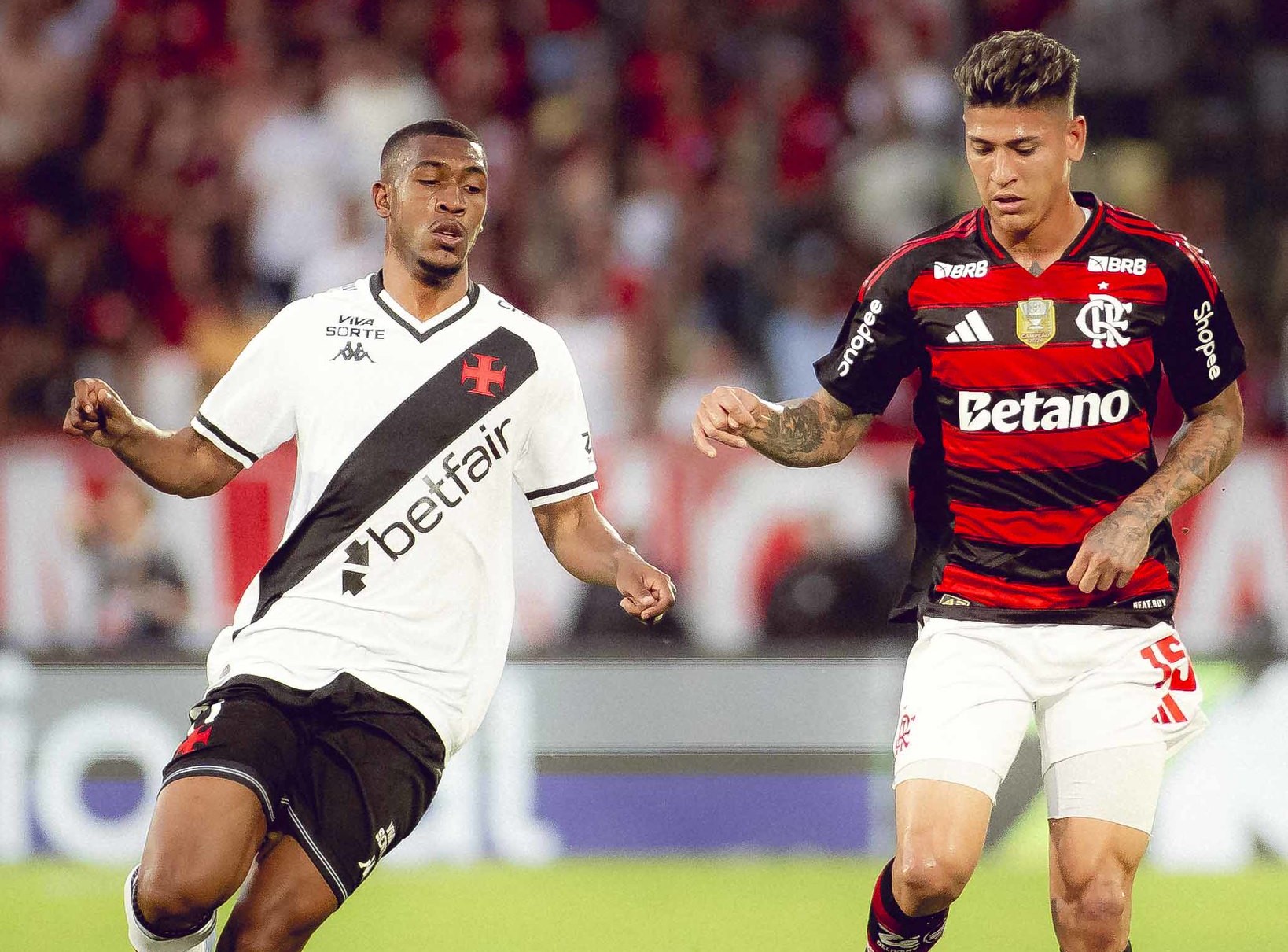 Flamengo empata com Vasco e Palmeiras encosta a apenas dois pontos no Brasileiro