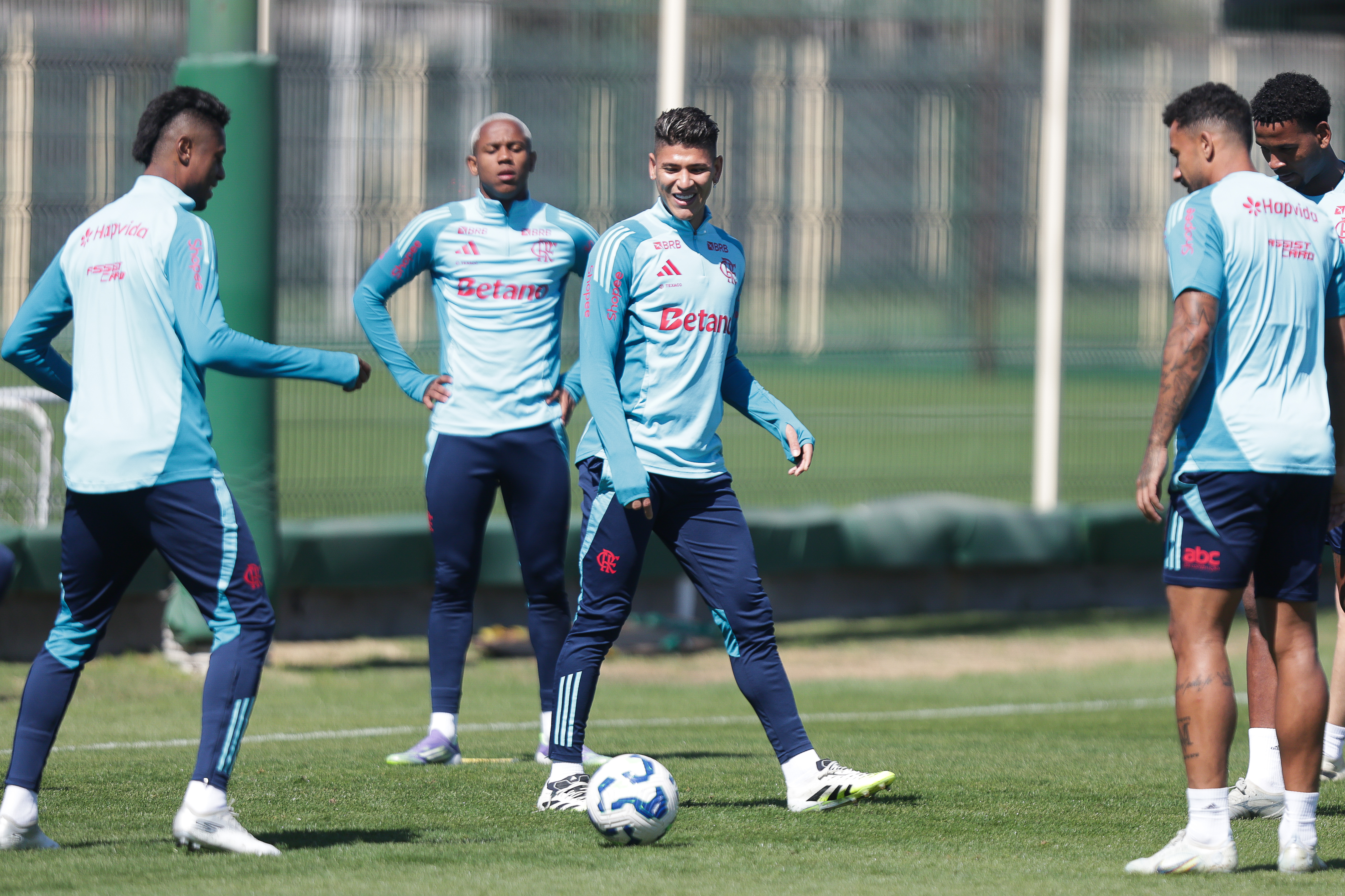 Flamengo retorna e começa preparação para duelo contra o Corinthians no Brasileirão