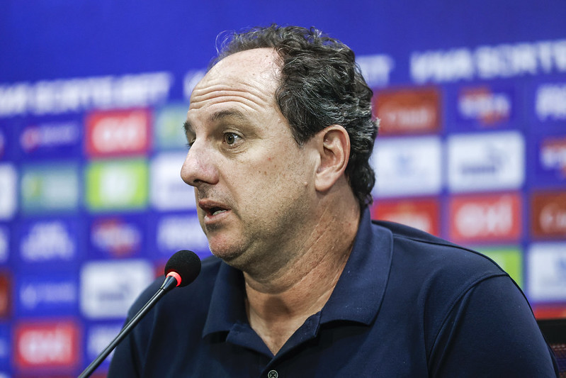 Ceni responde críticas de Abel sobre gramado após derrota do Palmeiras