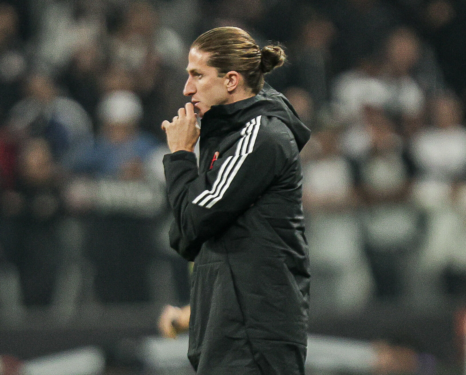 Filipe Luís celebra vitória do Flamengo contra o Corinthians como fantástica