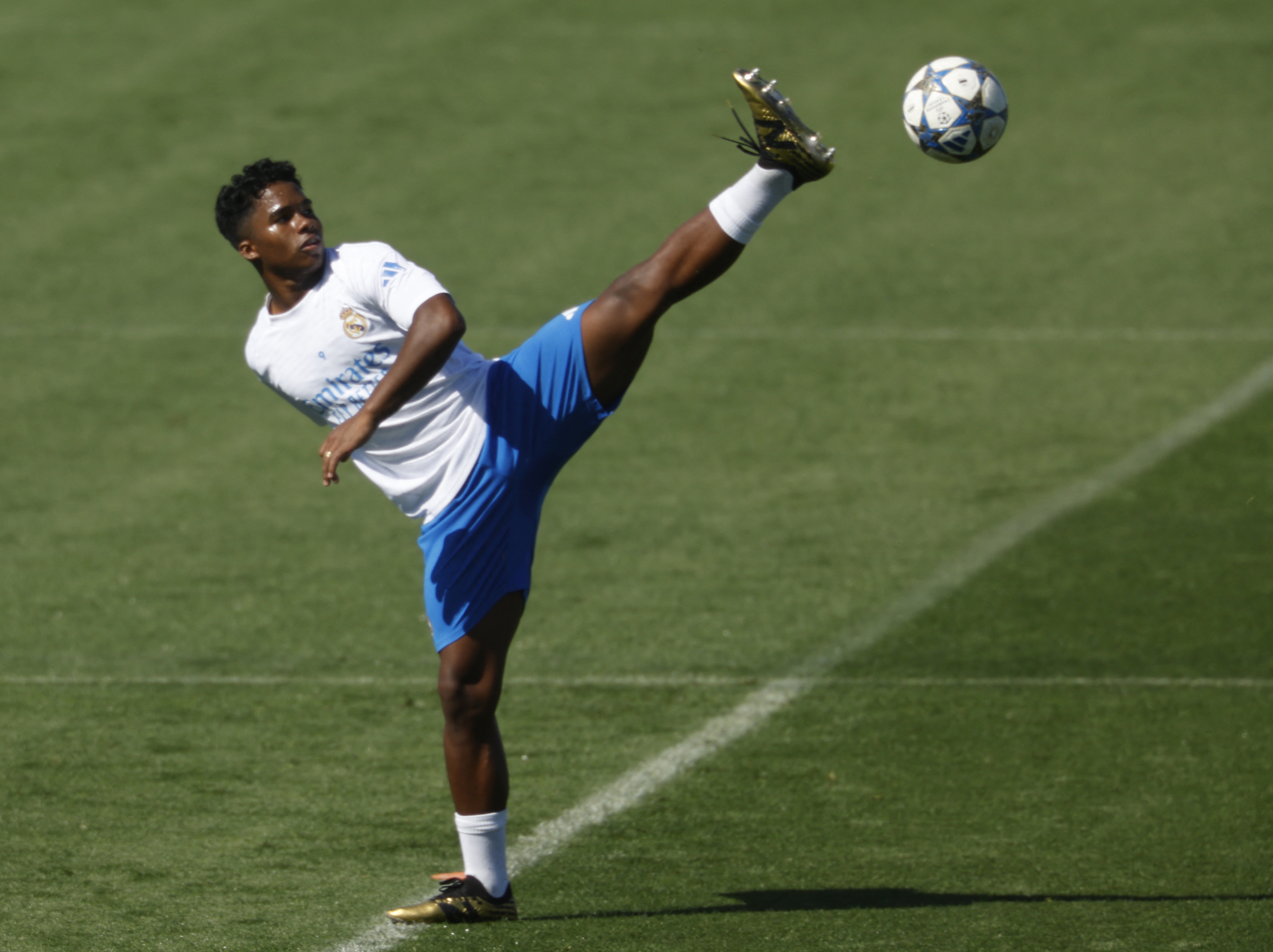 Endrick entra no radar do Manchester United, mas Mourinho decide manter o atacante no Real Madrid