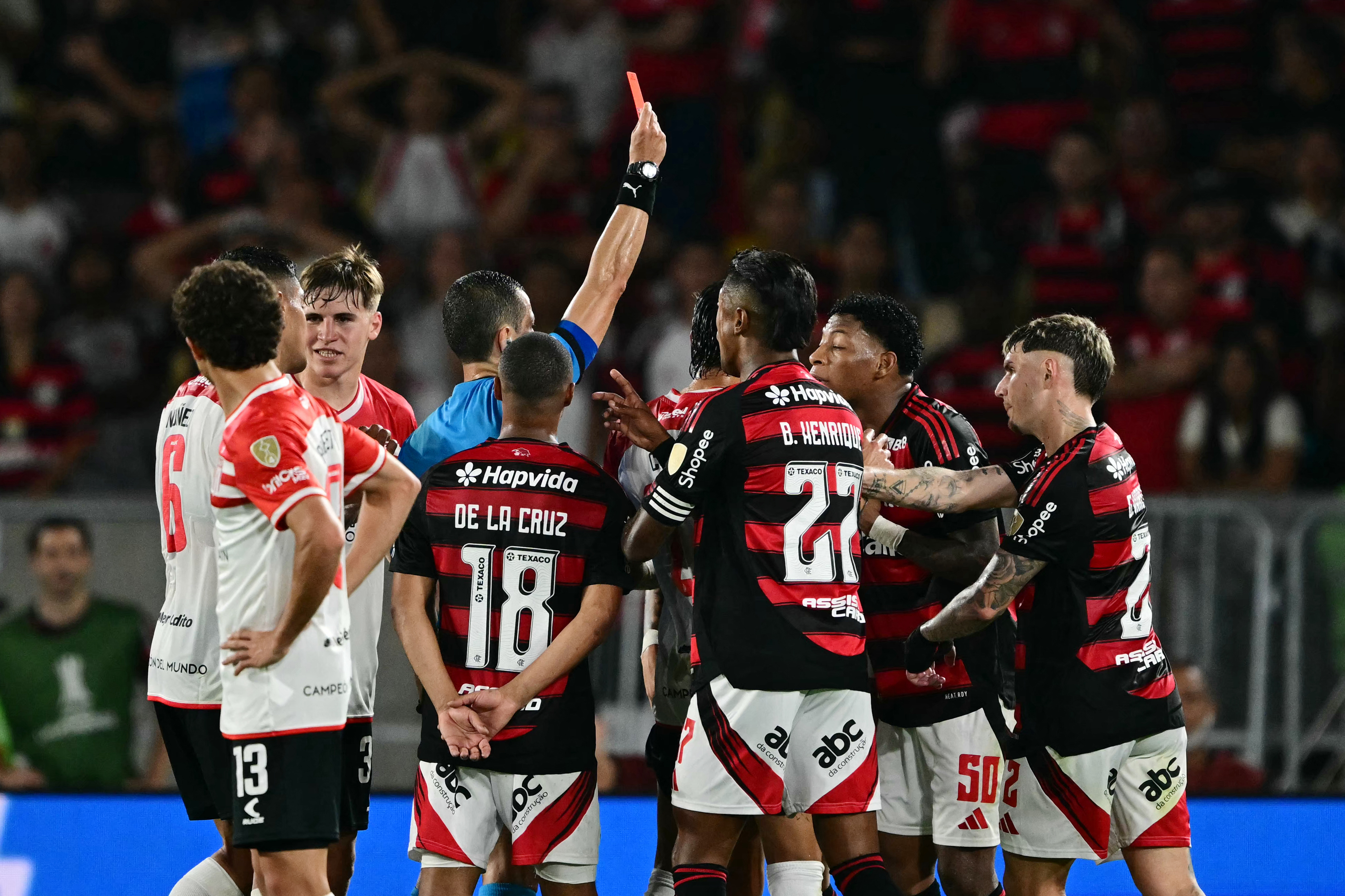 Flamengo busca anulação de vermelho de Plata na Conmebol inspirado em caso do Cruzeiro