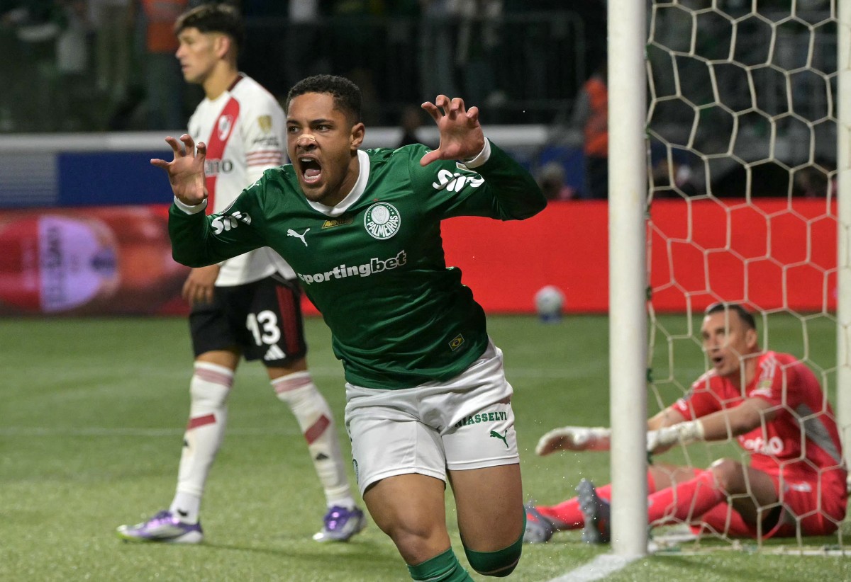 Palmeiras supera River Plate com gols de Flaco e avança às semifinais da Libertadores