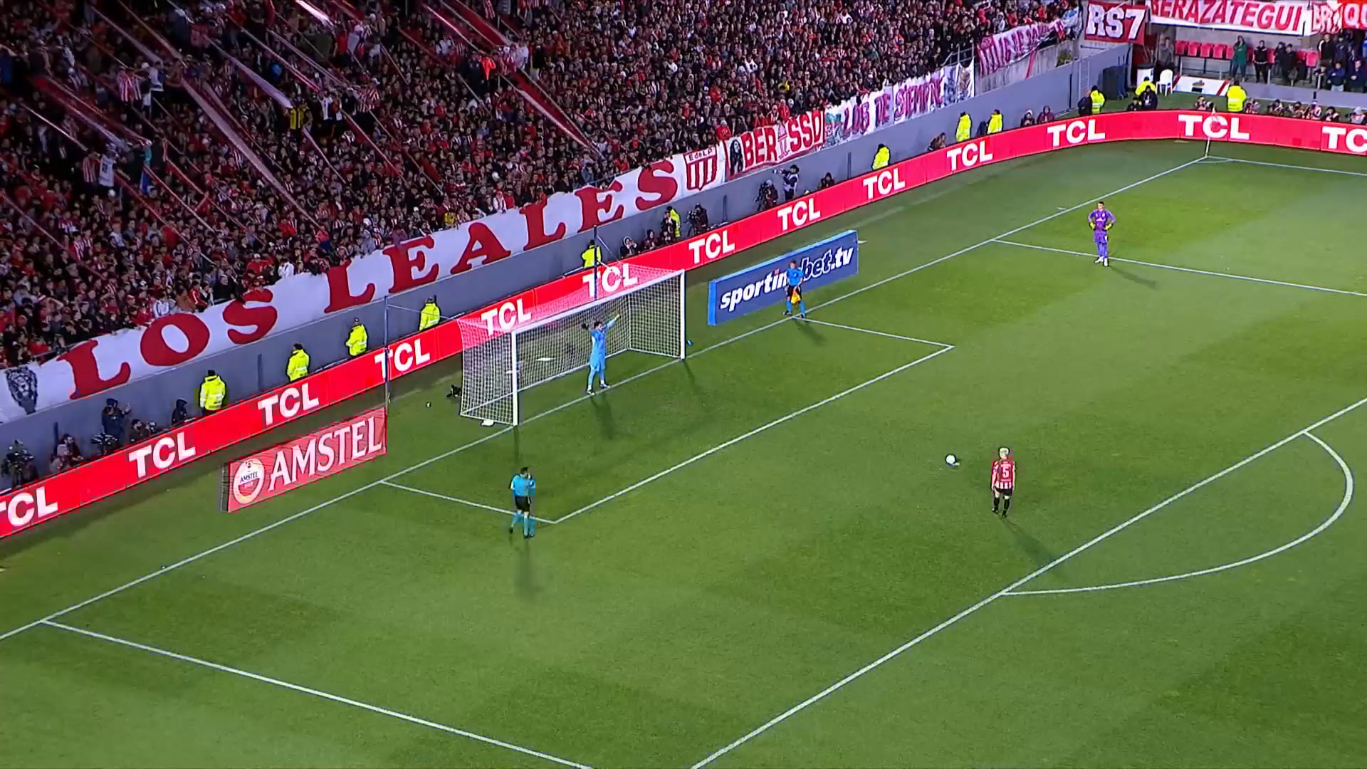 Agustín Rossi brilha ao defender pênaltis e leva Flamengo à classificação