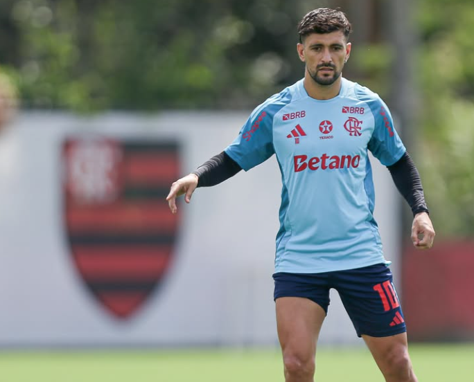 Flamengo retorna aos treinos e se prepara para enfrentar o Estudiantes