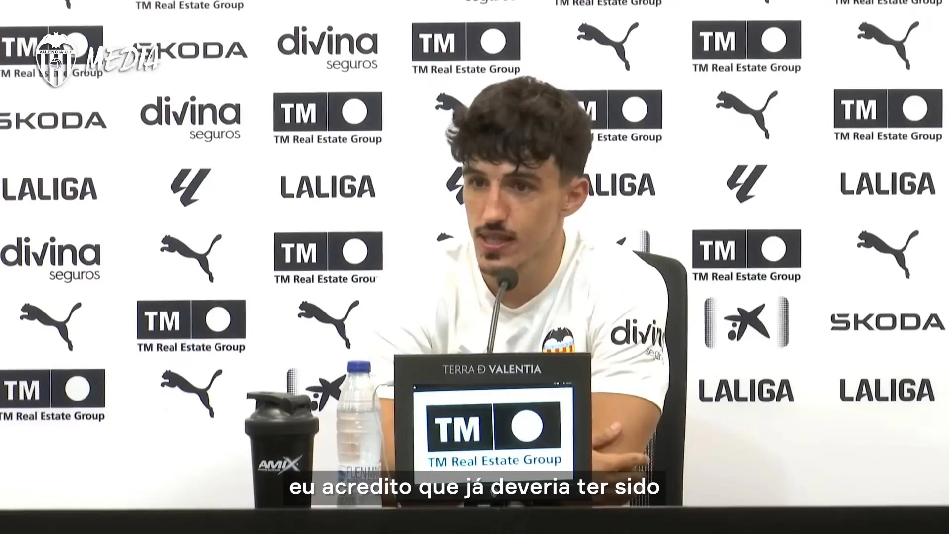 Atacante do Valencia, Diego López critica Barcelona sobre mando de campo: “Inacreditável”