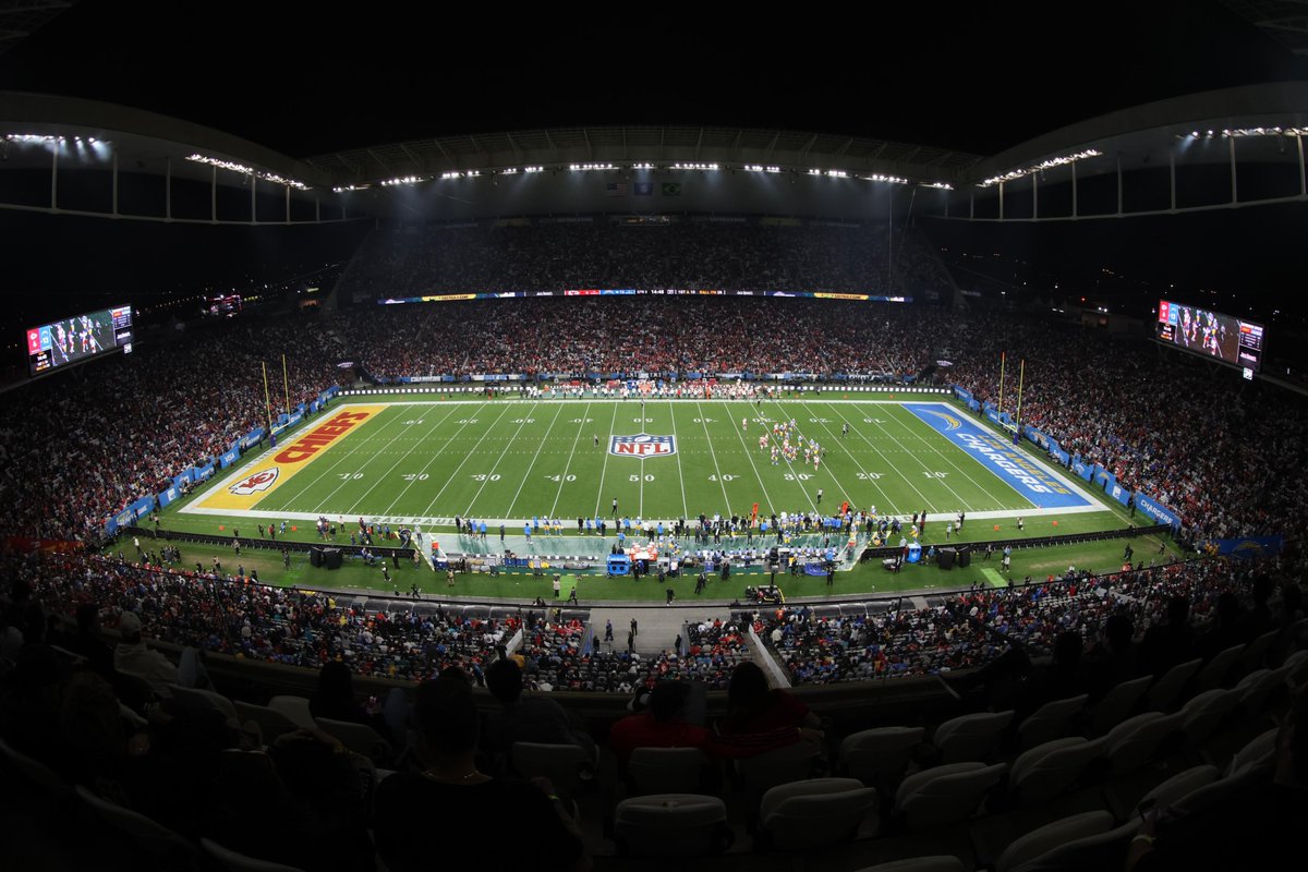 RENOVAÇÃO! Gramado da Neo Química Arena passa por cuidados antes do jogo do Corinthians!