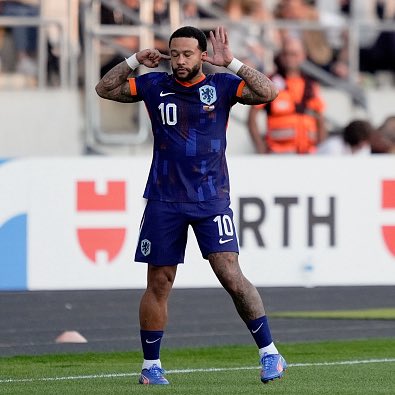 Corinthians celebra Memphis por recorde na Holanda com raça e tradição