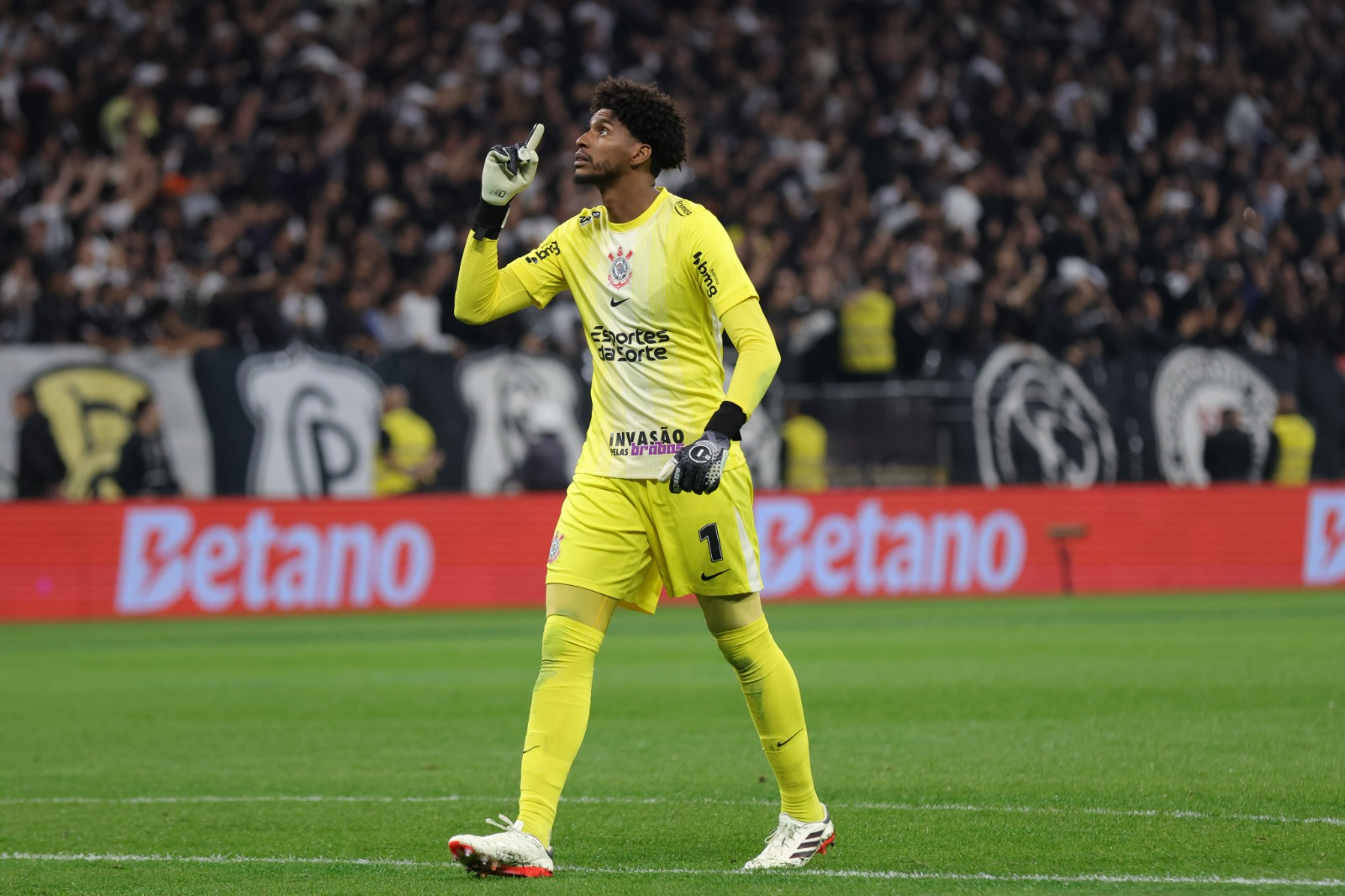 Raniele promete pagar passagem aérea após classificação do Corinthians