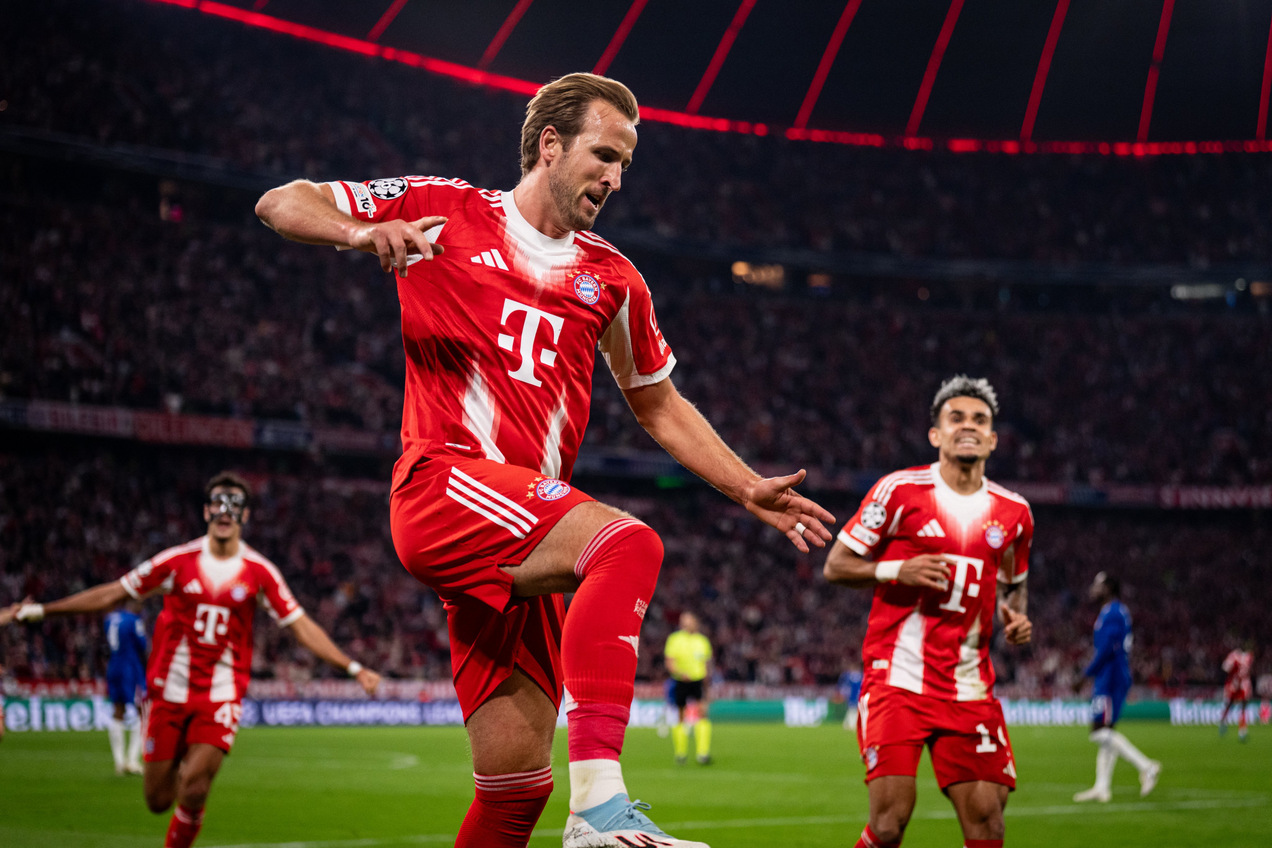 Com dois de Kane, Bayern vence Chelsea em estreia de Estêvão na Champions