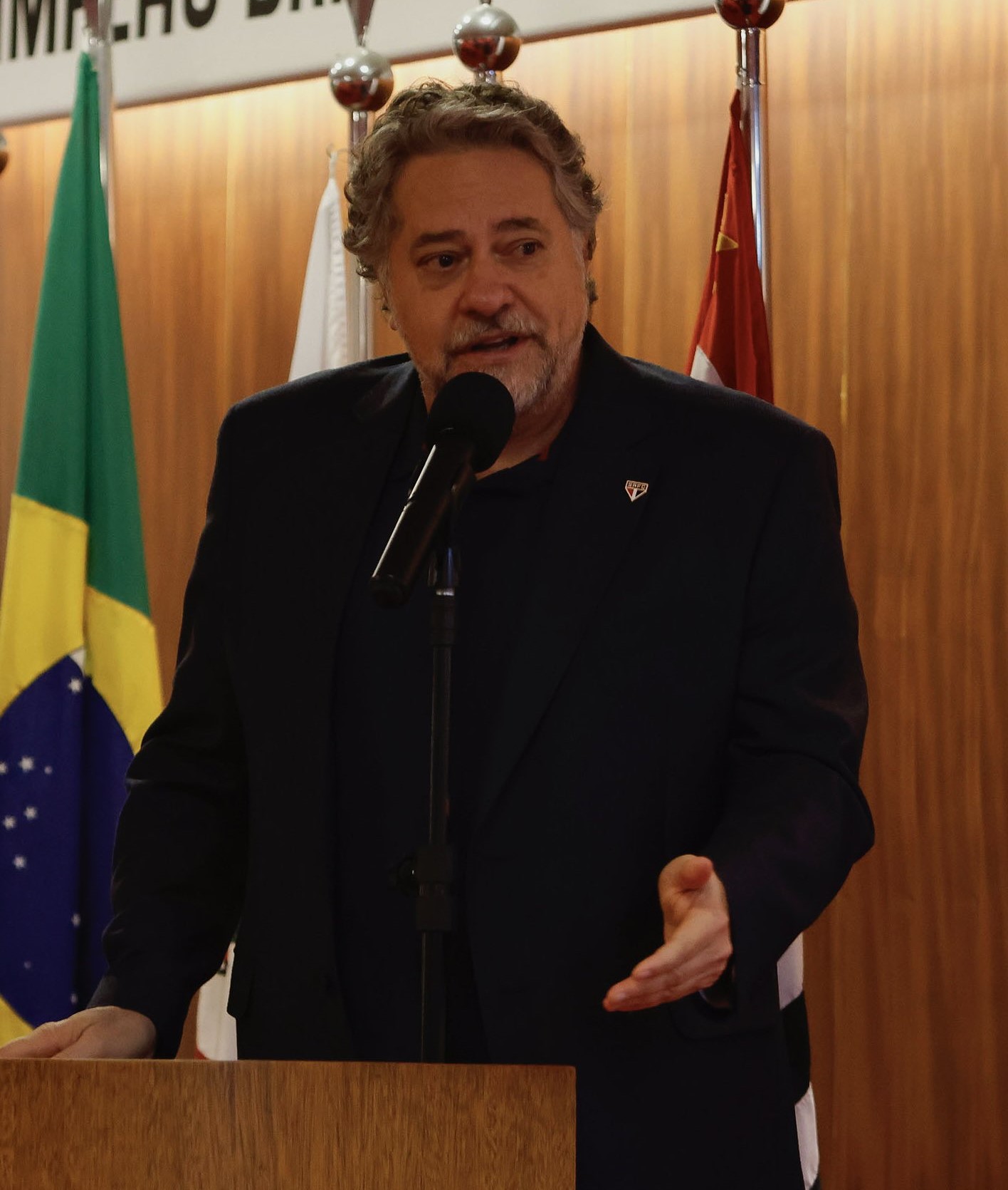 Casares justifica vendas de jovens do São Paulo: 