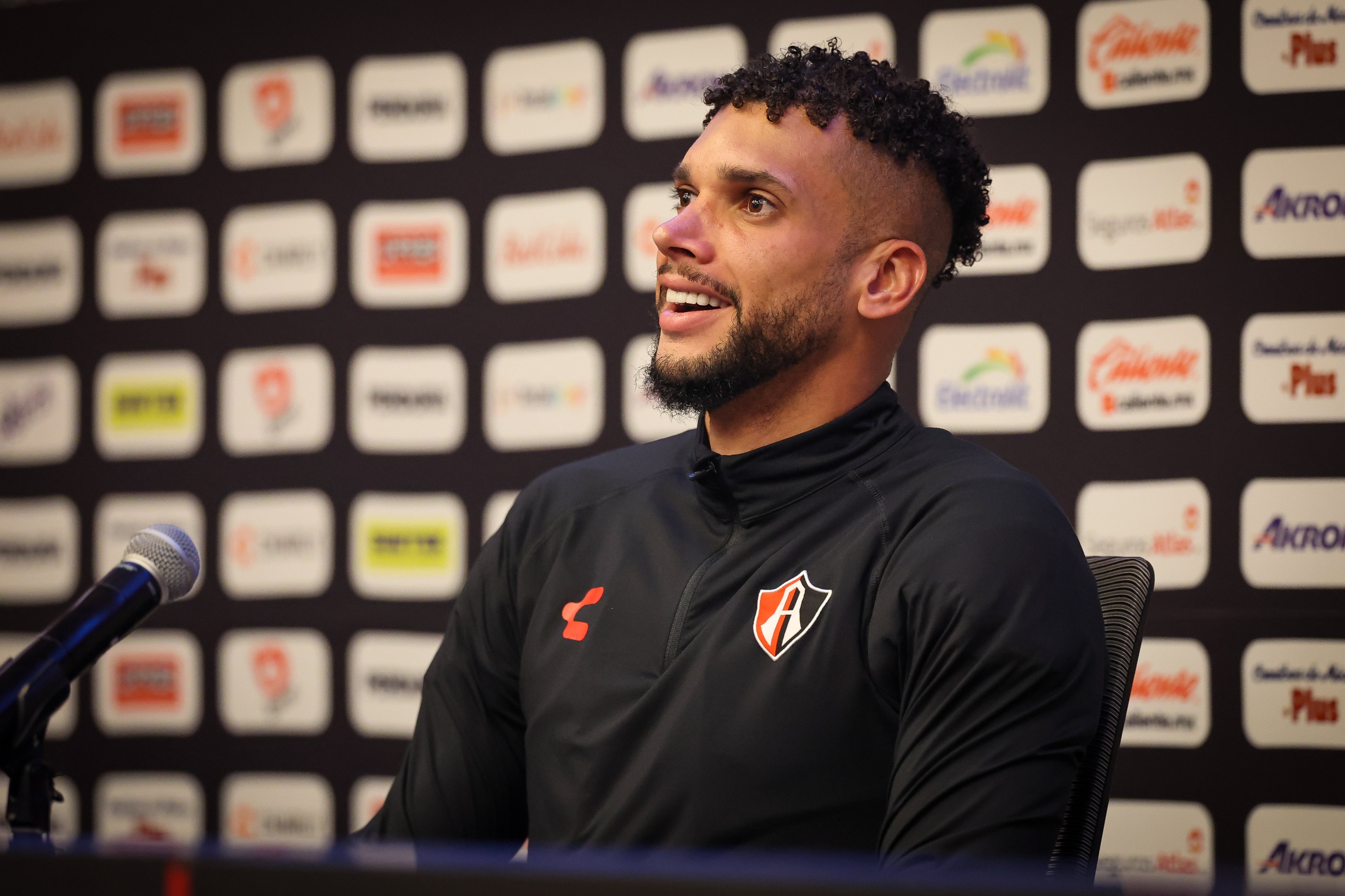Santos conversa com clube mexicano para contratar Matheus Dória
