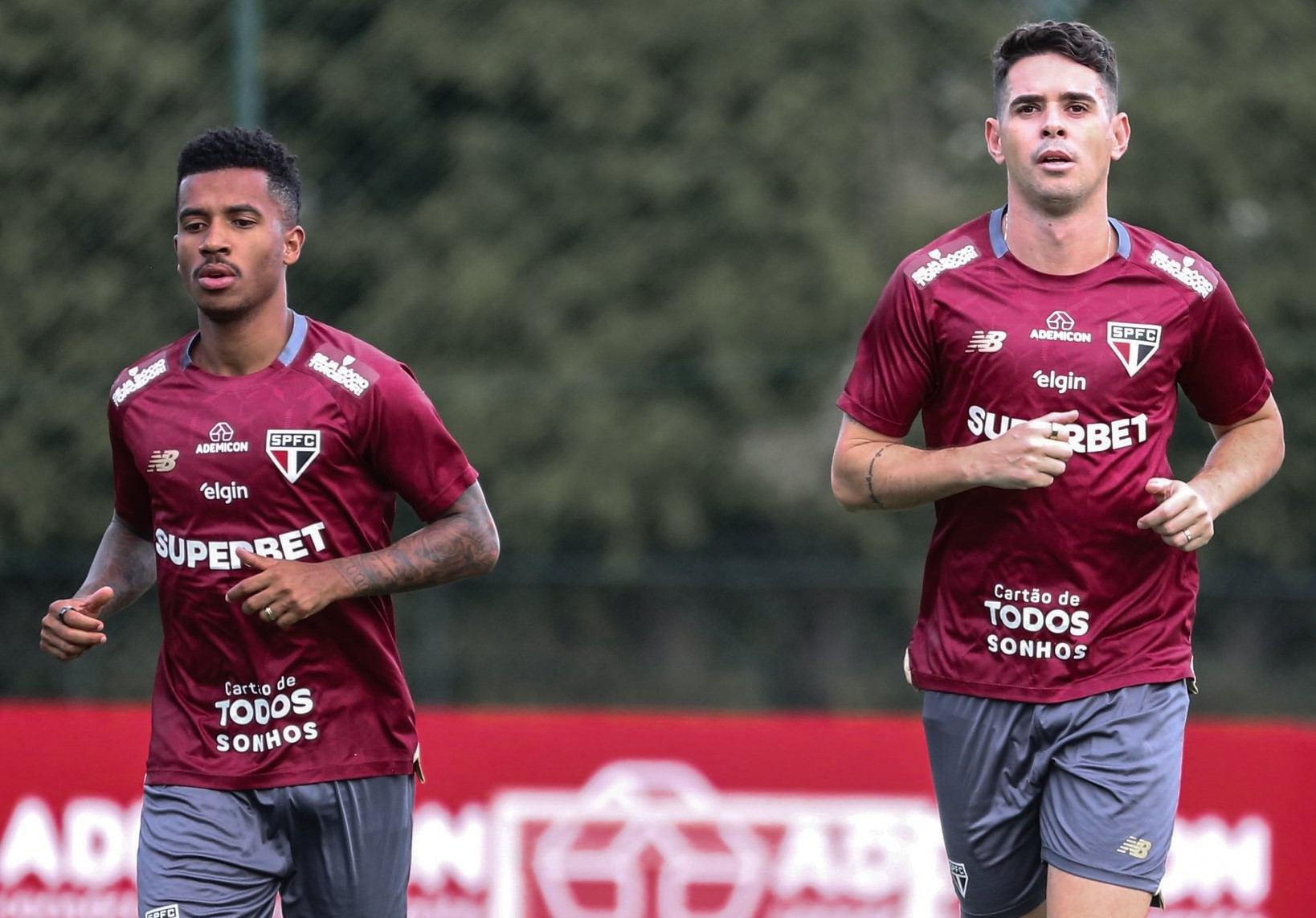 Quarteto do São Paulo faz atividades no gramado e avança em recuperação