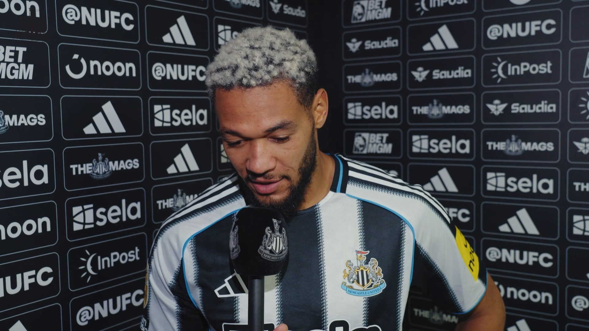 Joelinton celebra fim do jejum de gols pelo Newcastle - Gazeta