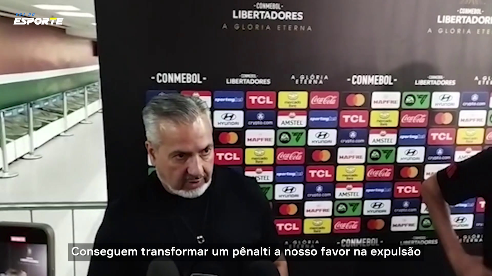 Diretor do Flamengo critica atuação da arbitragem em jogo no Maracanã