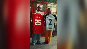 Jogador do Corinthians, Matheuzinho conhece casa dos Chiefs antes de jogo da NFL