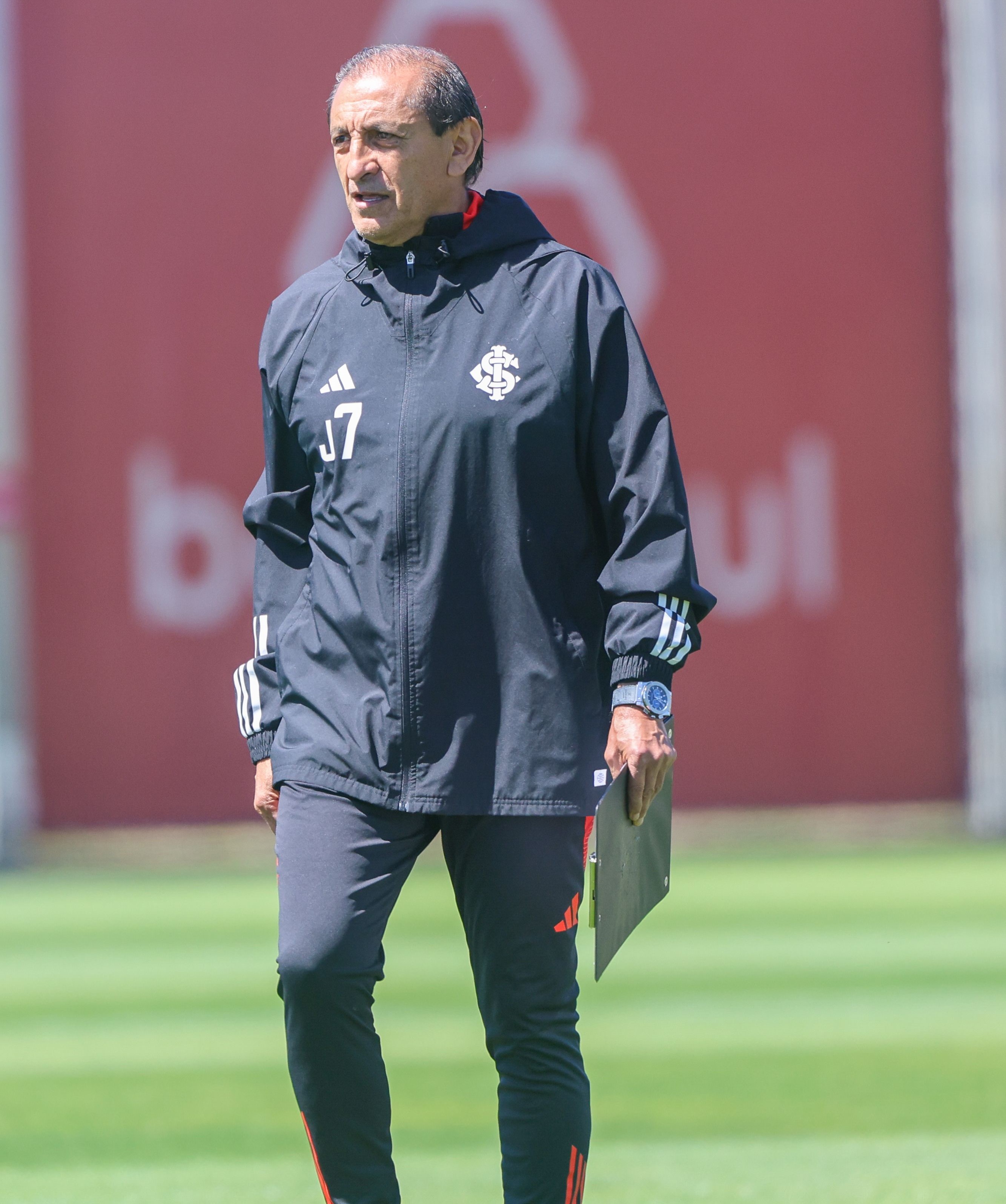 LEMBRA DELE? Corinthians enfrentará ex-técnico campeão em partida contra rival!