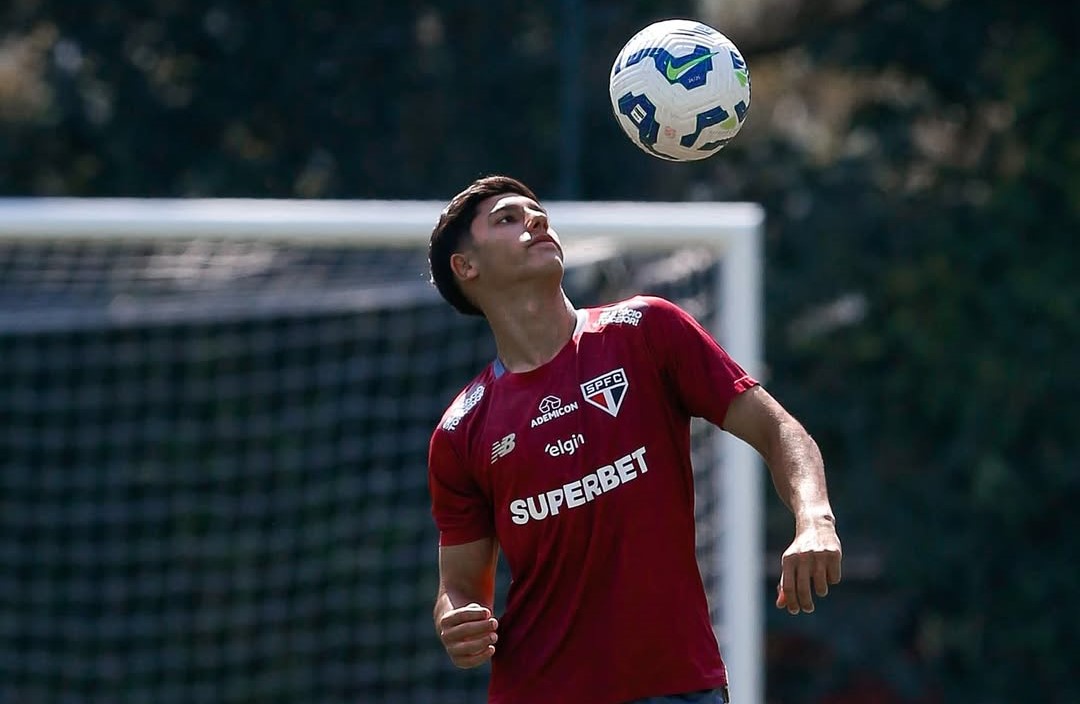 Possível saída de Patryck abre espaço para garoto Nicolas no São Paulo