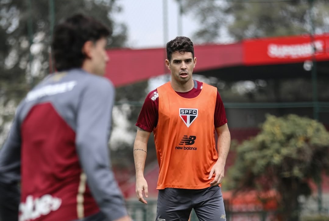 Oscar treina parcialmente com elenco e avança para voltar ao time do São Paulo