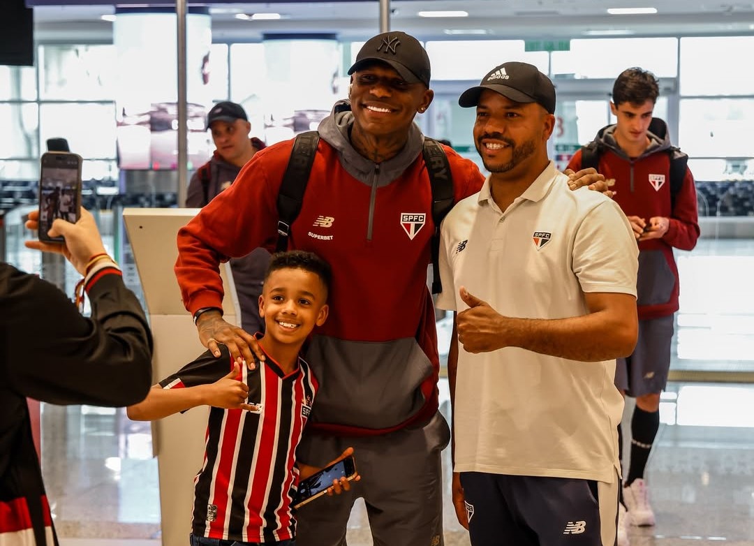 Veja fotos do desembarque do São Paulo em Quito, onde enfrenta a LDU