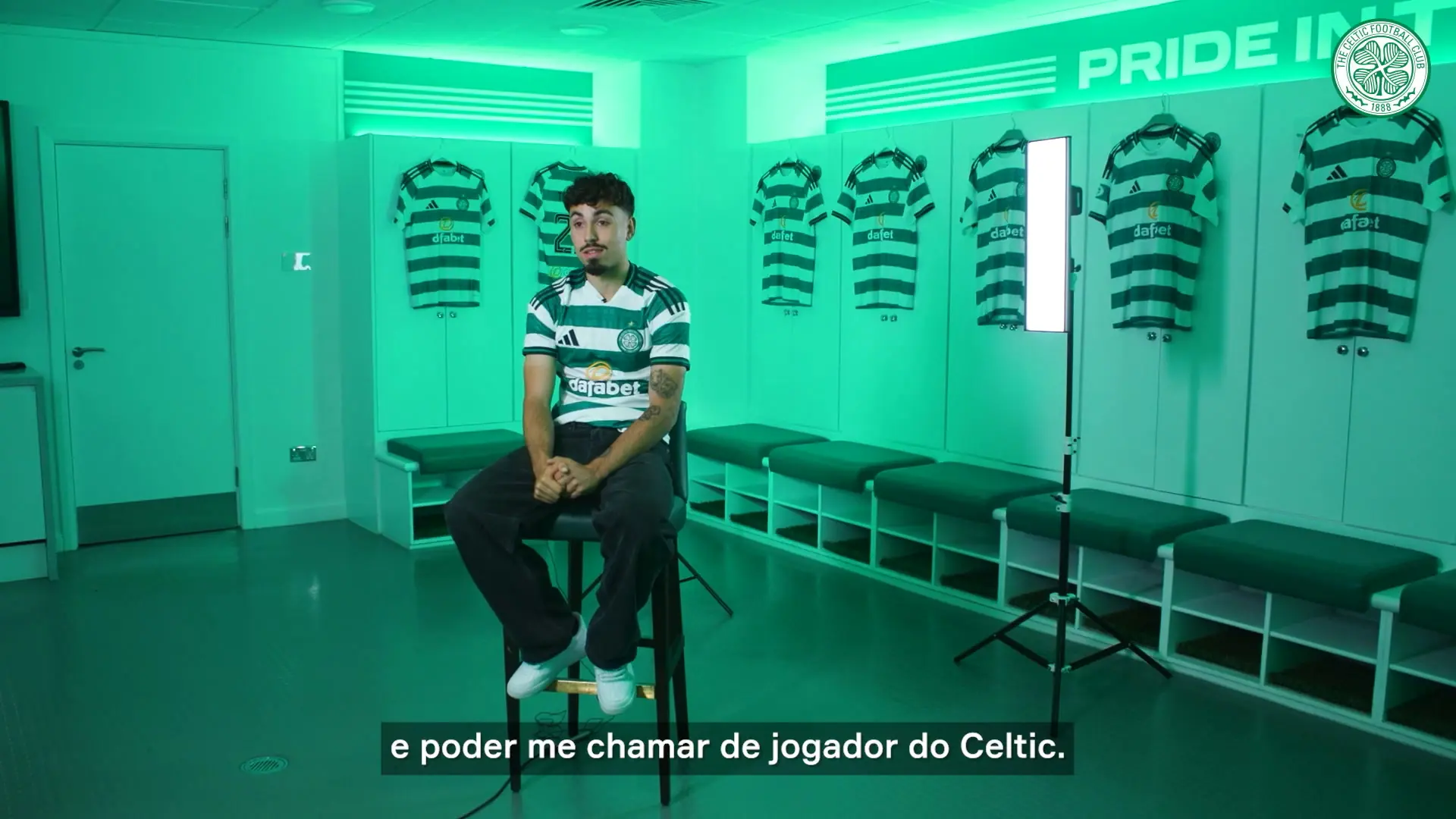 Tounekti se apresenta à torcida do Celtic: “Sou um driblador”