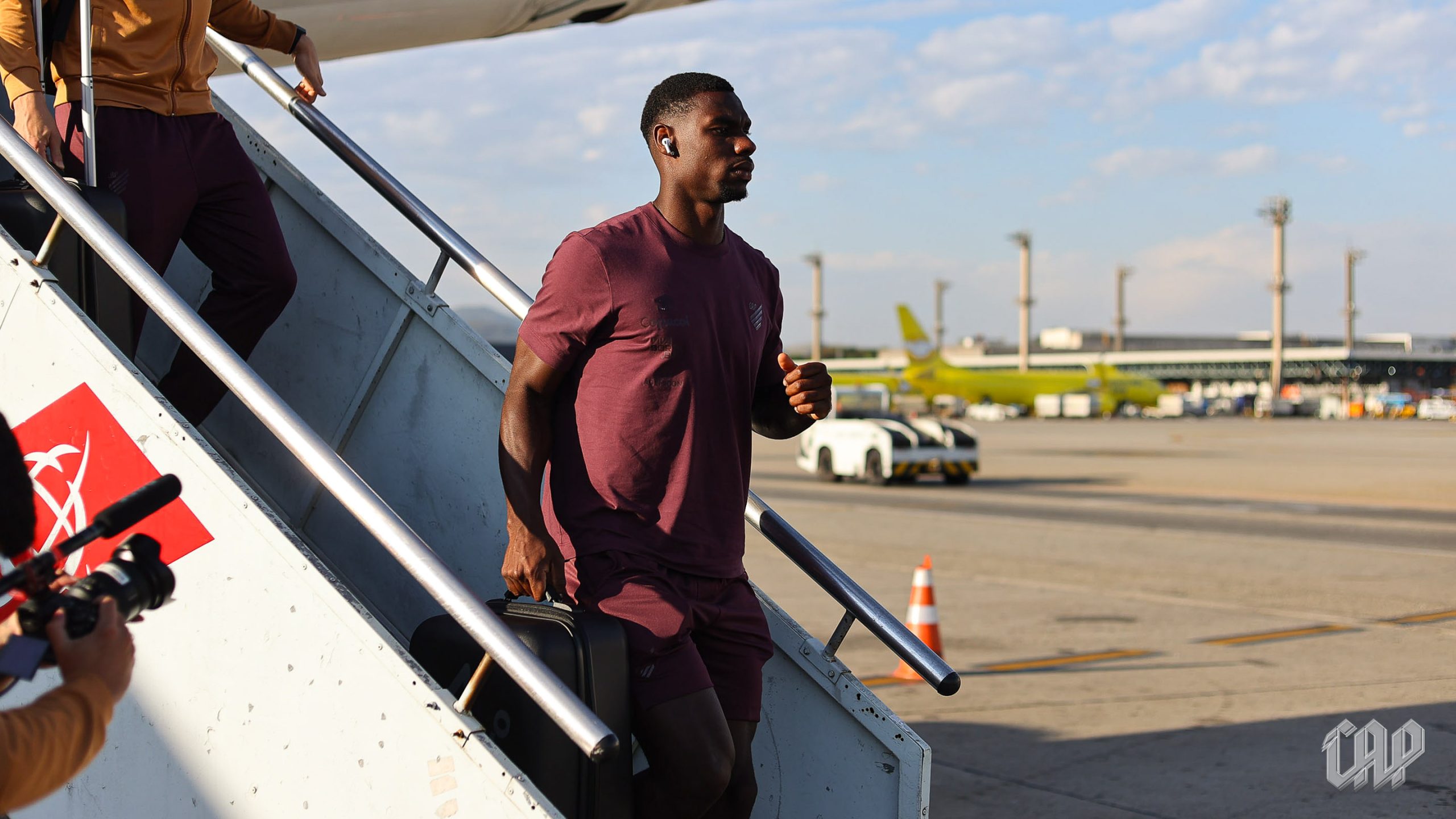 Athletico-PR chega a São Paulo para duelo contra o Corinthians; confira escalação possível