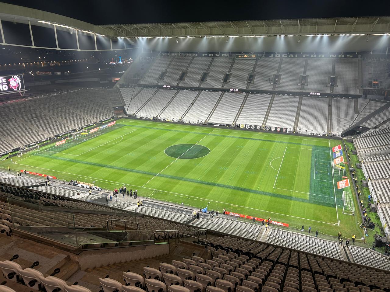 GRAMADO MARCADO? Neo Química Arena ainda mostra sinais da NFL antes do jogo decisivo