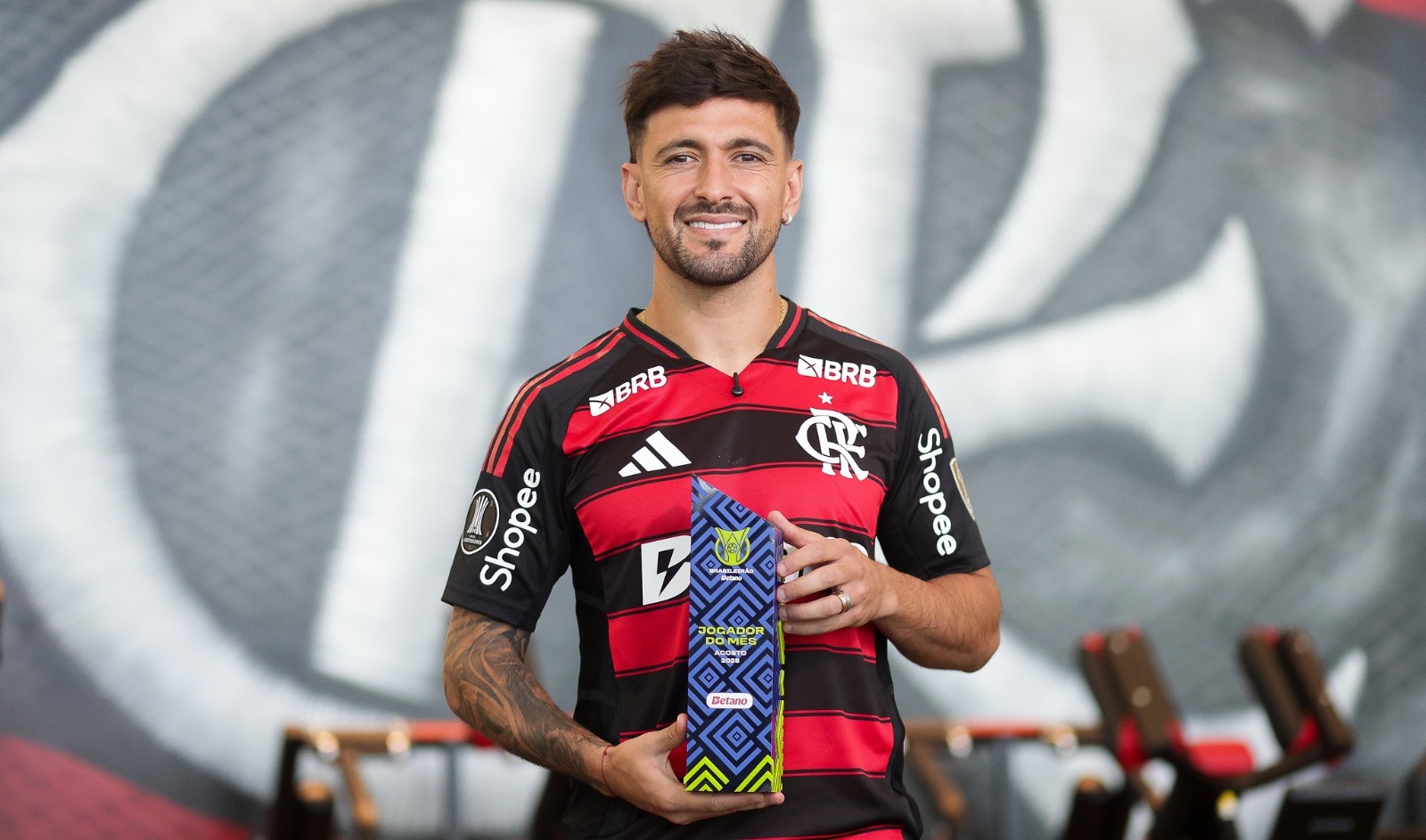 MELHOR DO MÊS? Arrascaeta brilha em agosto e é eleito o melhor jogador do mês