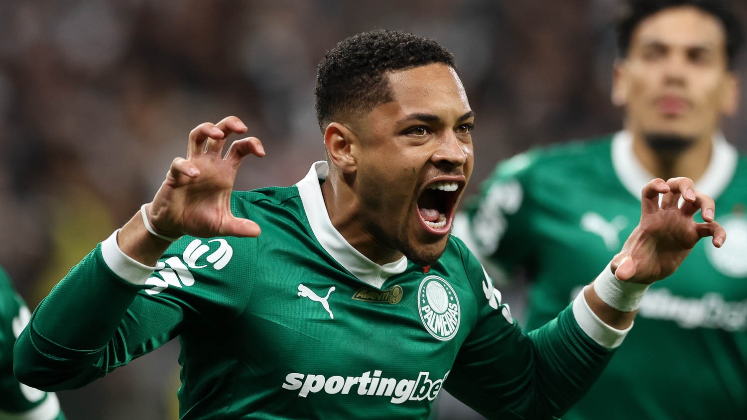 MELHOR JOVEM DO PAIS? Vitor Roque ganha premio de melhor jogador do Brasil! Confira