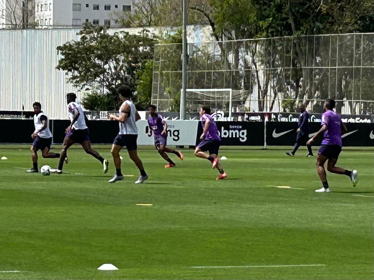 BASE É A SOLUÇÃO? Garotos do Terrão ganham espaço no Timão em meio a dificuldades