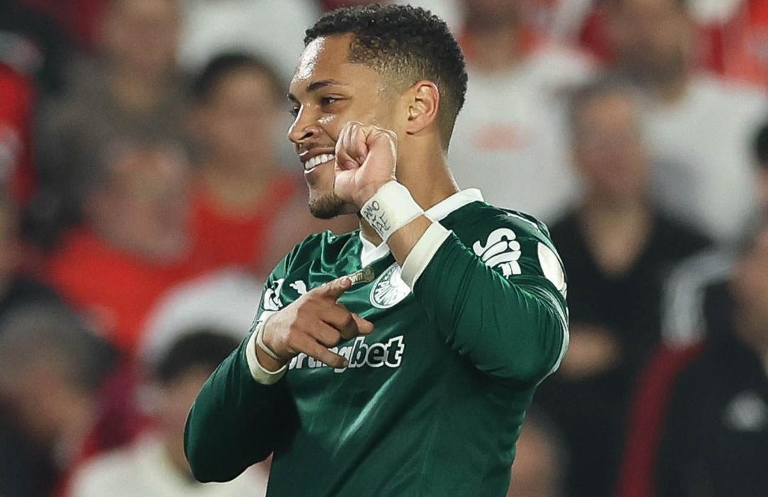 Vitor Roque dedica gol à mãe após polêmica familiar antes do jogo contra o River