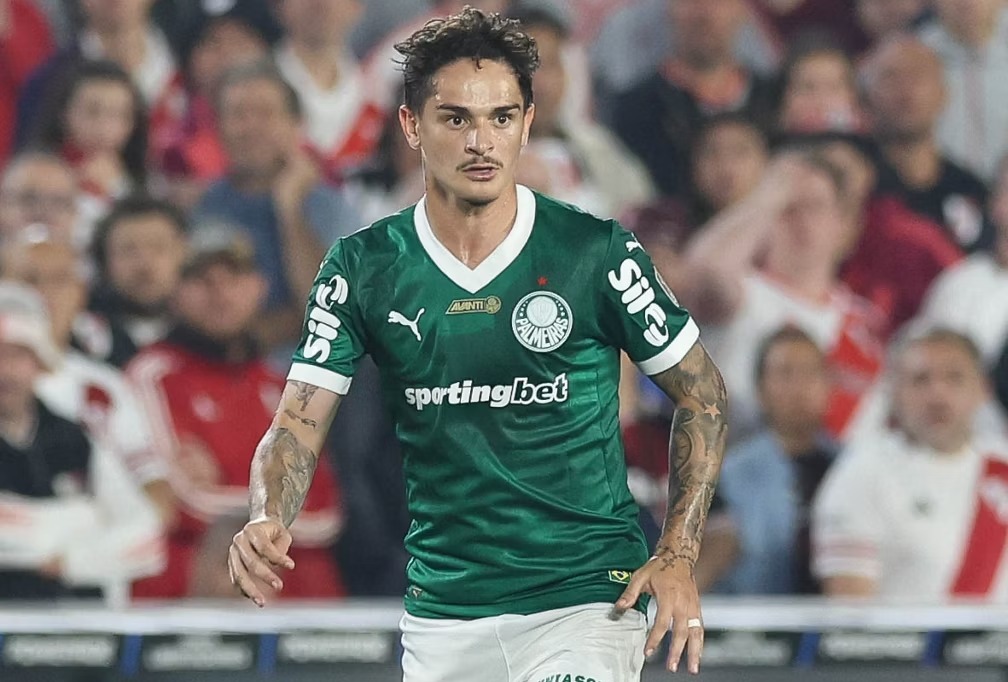 Khellven oscila na estreia, mas conquista a titularidade e fecha 2023 como destaque no Palmeiras