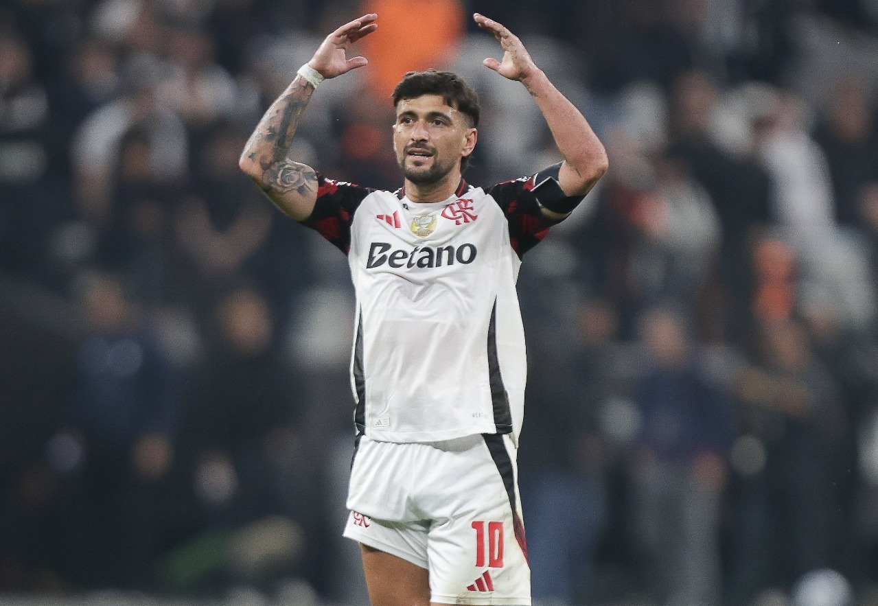 ARRASCAETA IMPARÁVEL? Uruguaio brilha e mantém Fla na disputa pelo topo