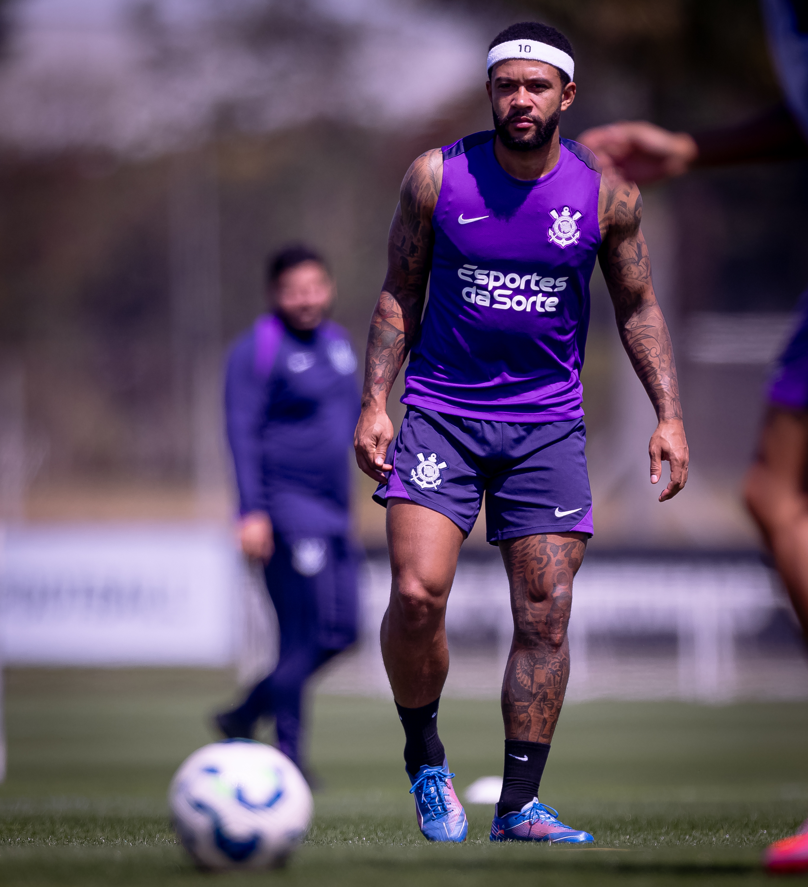 Corinthians retoma atividades e atualiza status de Memphis Depay e Raniele