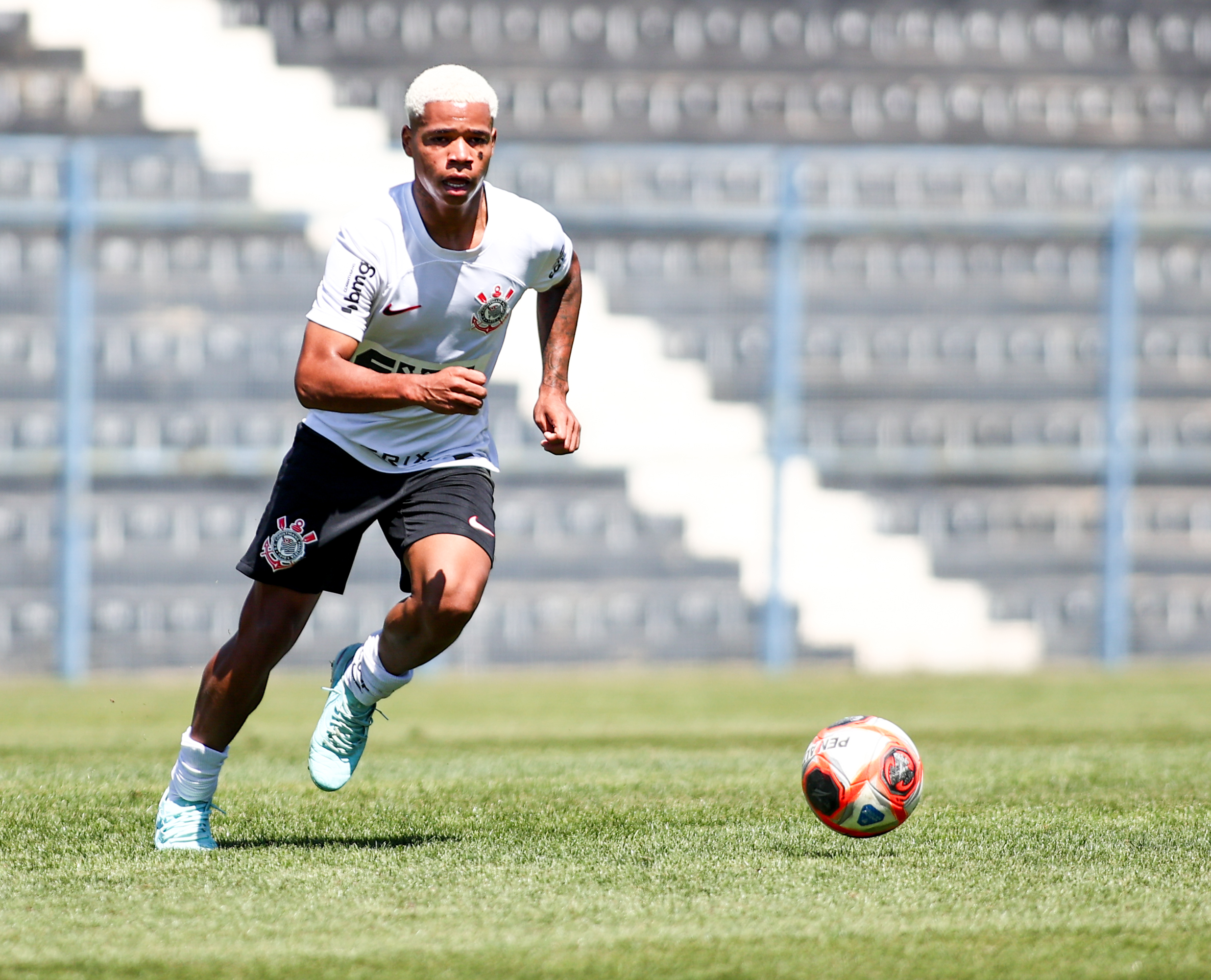 HOJE! Corinthians e Flamengo: onde assistir e prováveis escalações no Brasileirão Sub-17!