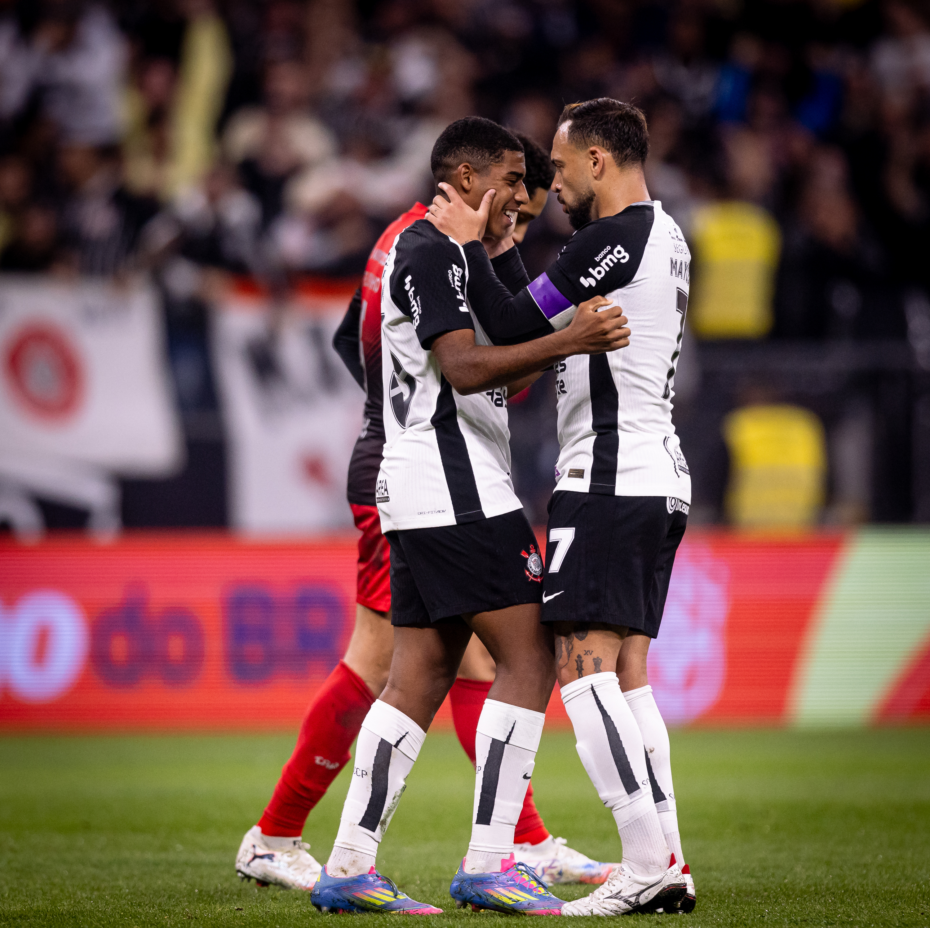 Desempenhos destacados na vitória do Corinthians contra o Athletico-PR