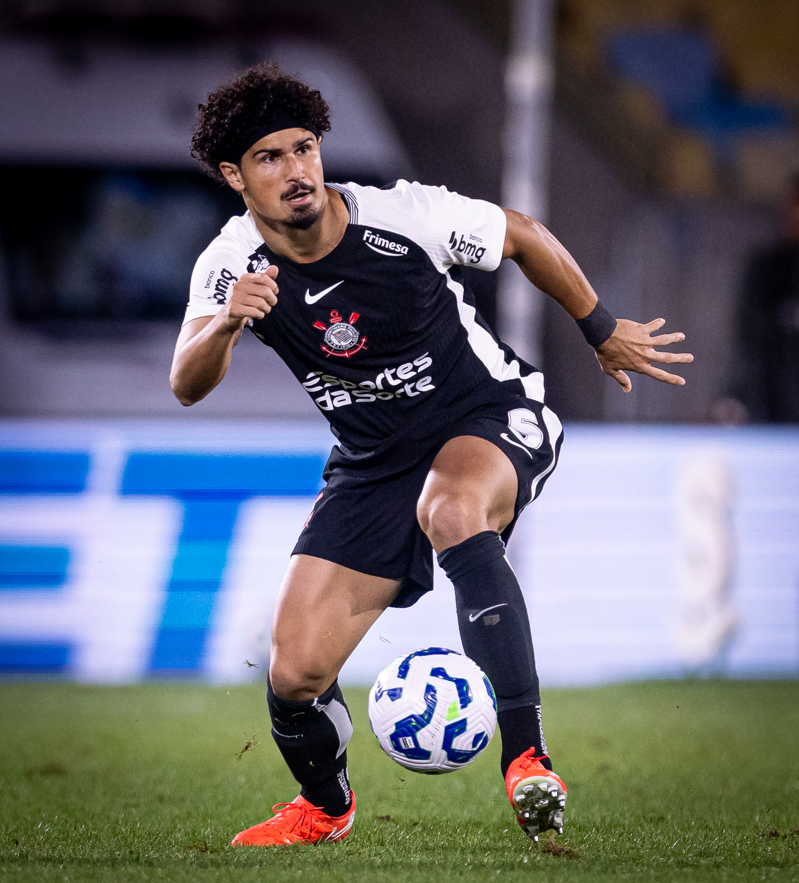 Desempenho do Corinthians na vitória sobre o Fluminense: destaques e decepções