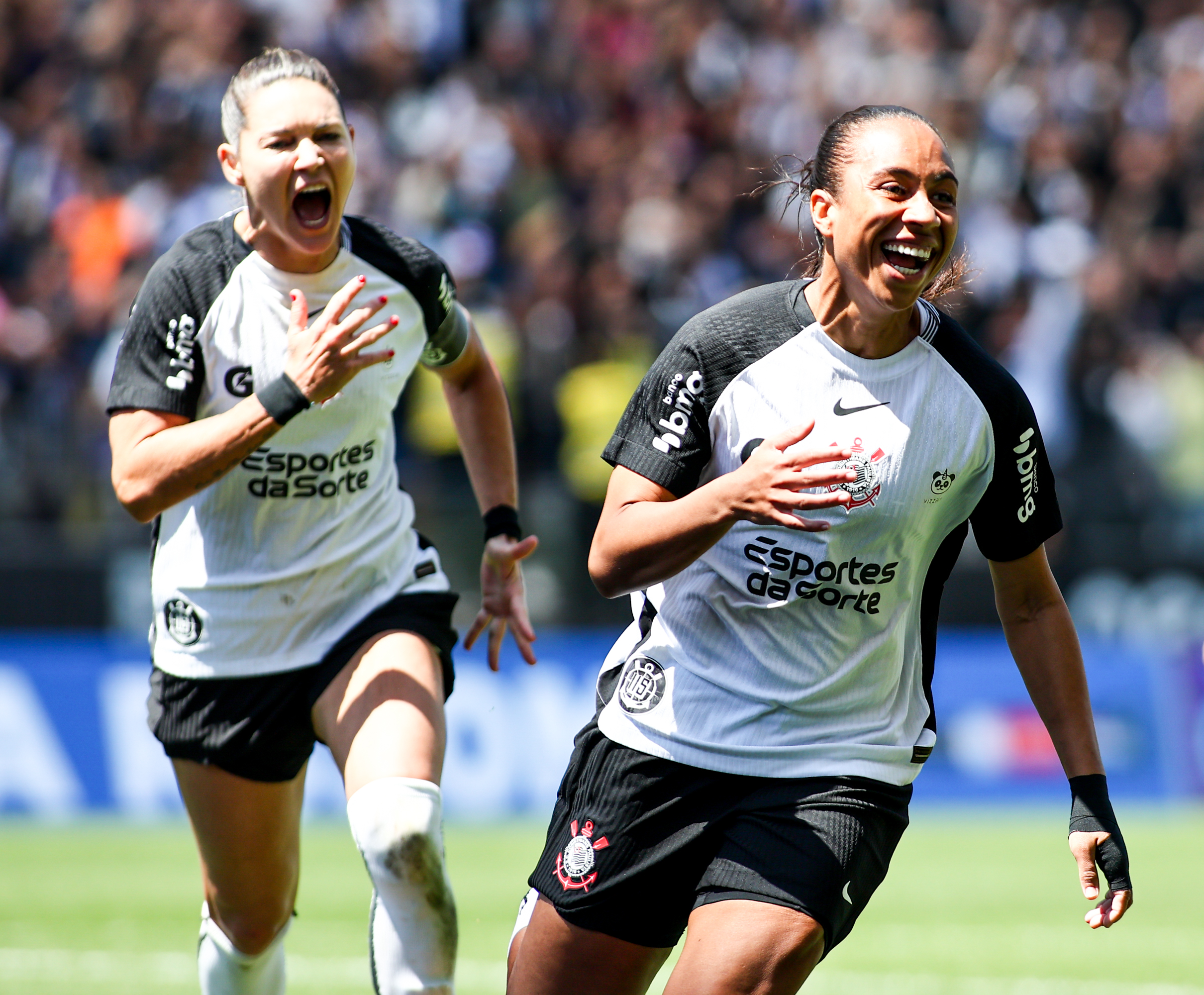 Thais Ferreira festeja gol e expressa confiança na conquista do Corinthians