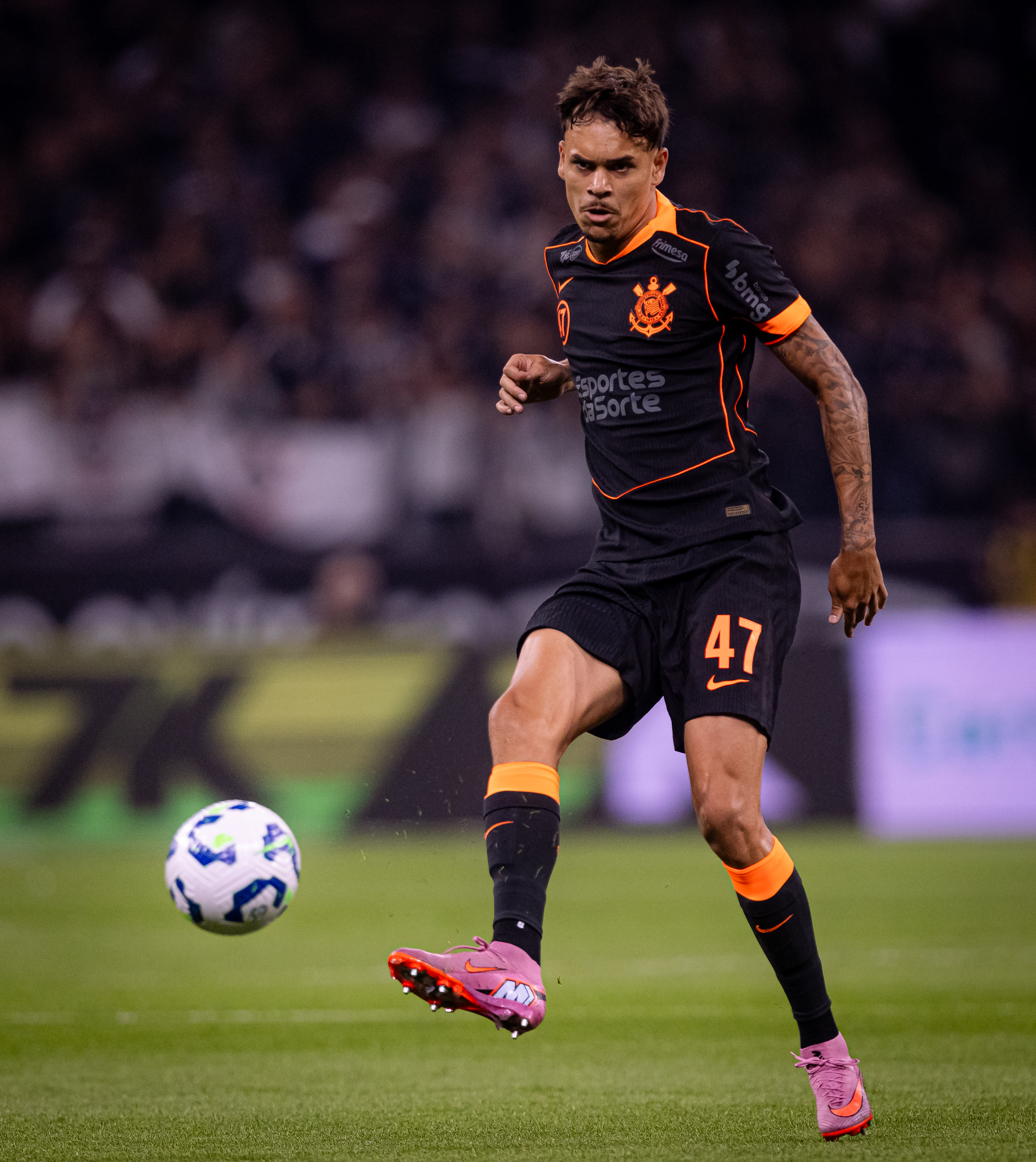 NOVO TITULAR? Zagueiro jovem se firma como destaque e pode ter sequência no Corinthians!